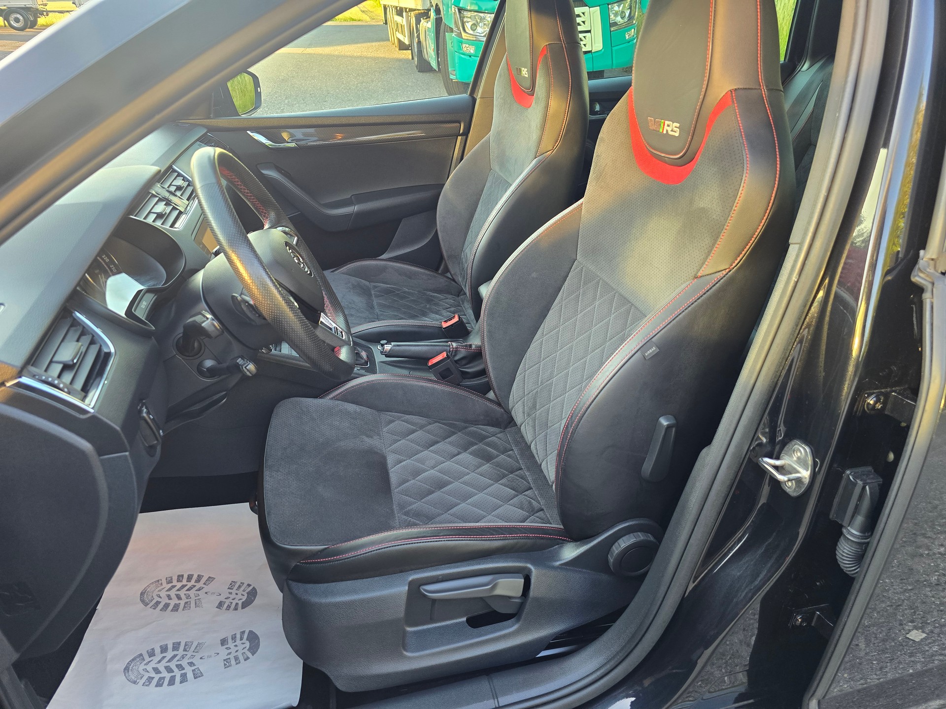 SKODA Octavia Combi 2.0 TDI RS 4x4 DSG-image-15