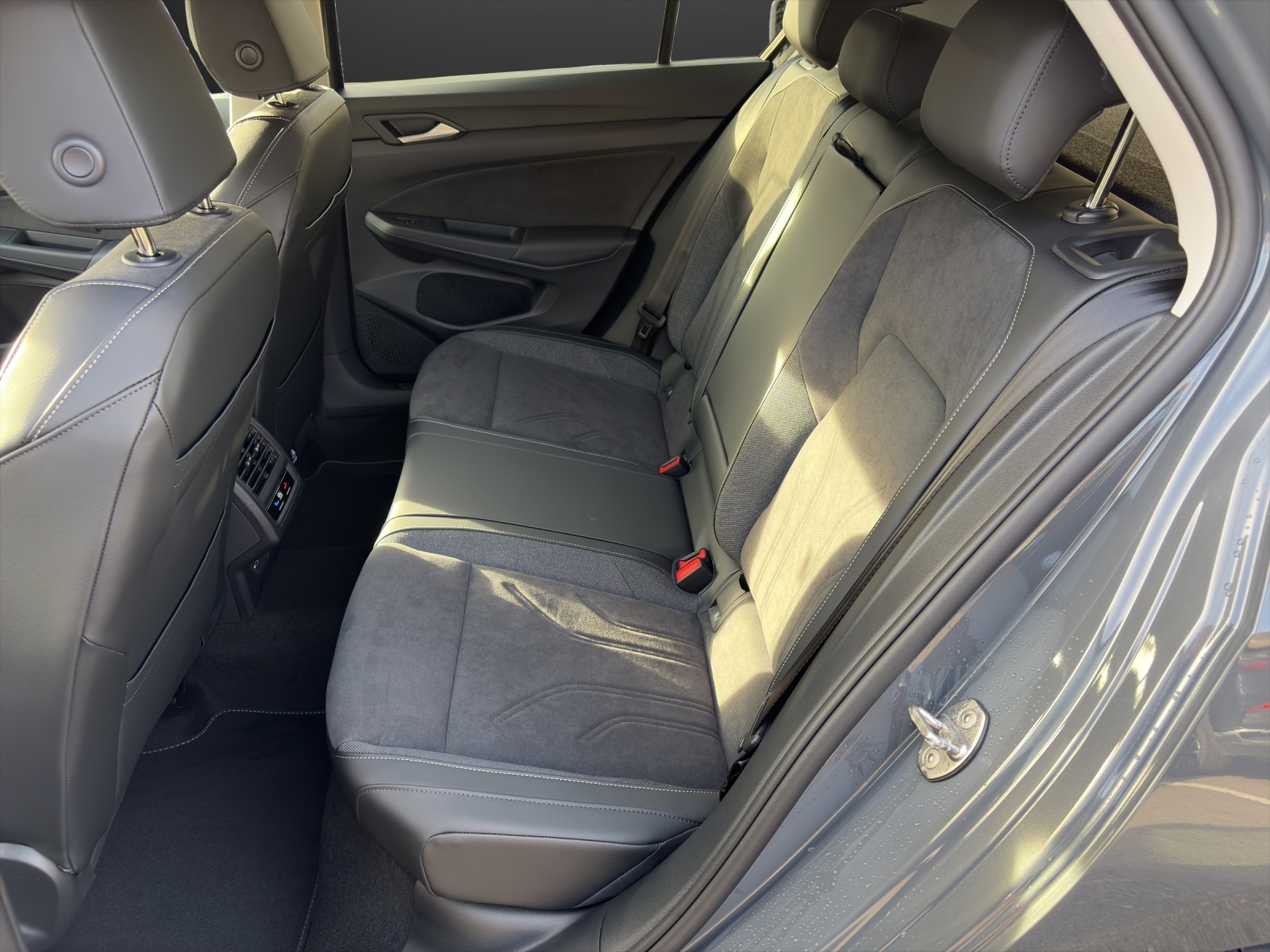 VW Golf 1.5 TSI Basis-image-8