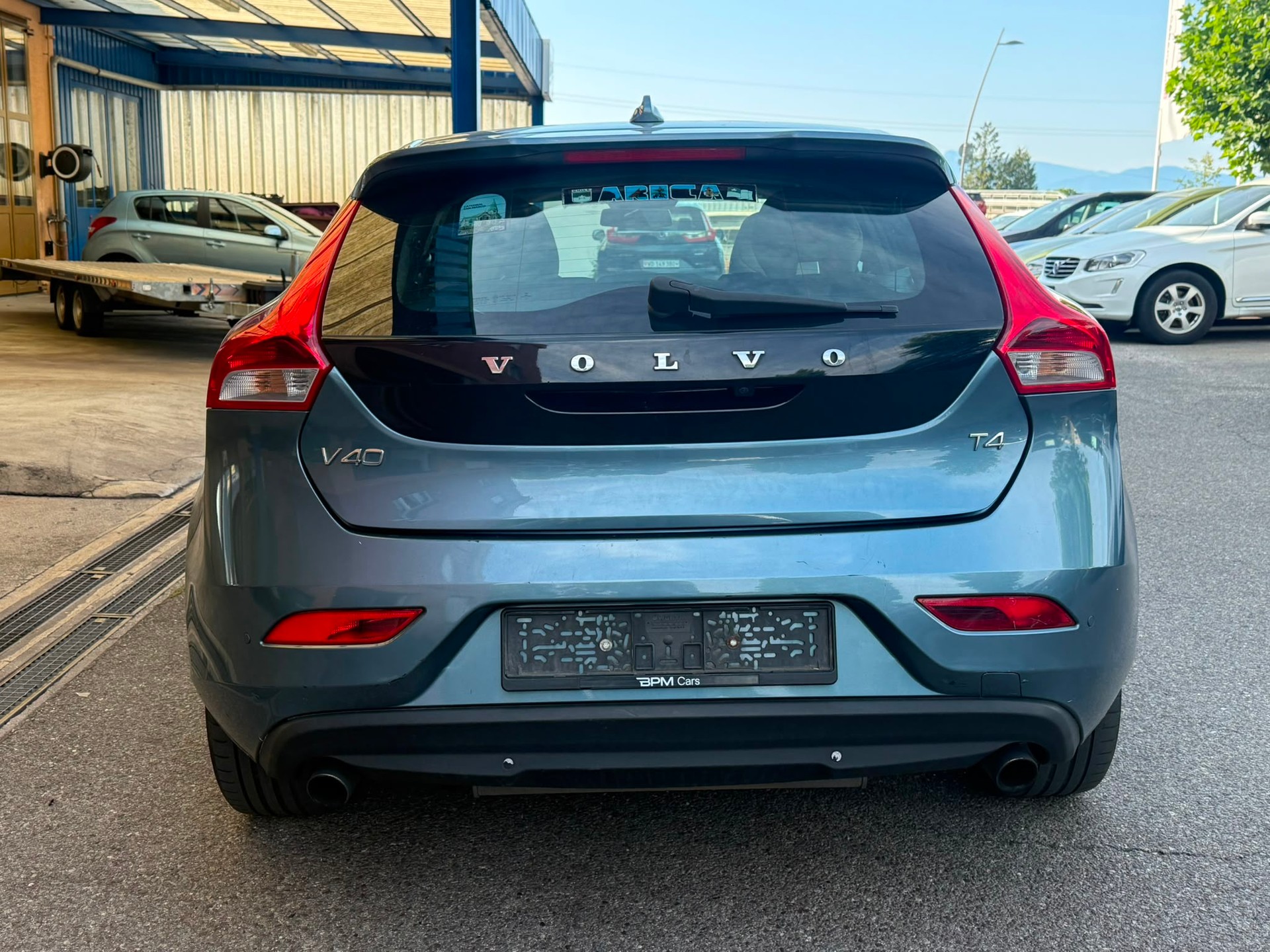 VOLVO V40 T4 Momentum Powershift-image-8