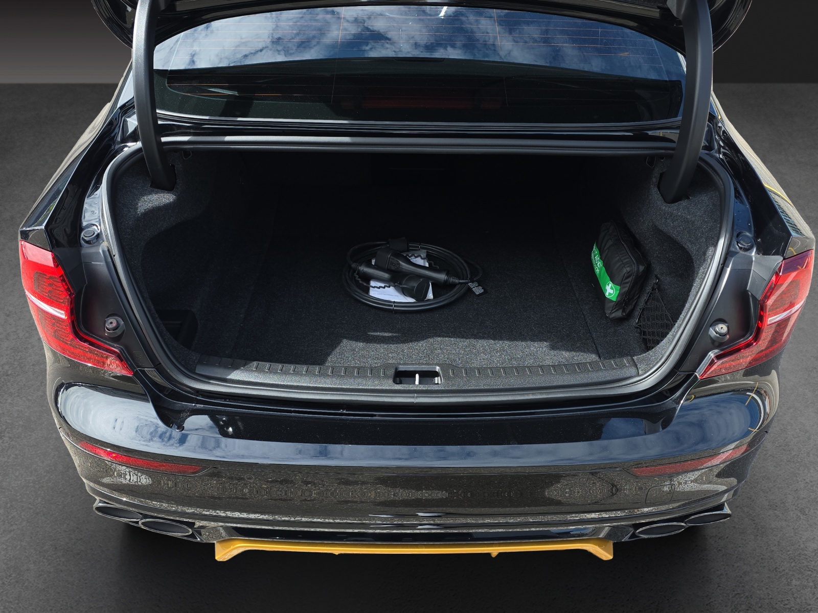 VOLVO S60 T8 e AWD Twin Engine Polestar Geartronic-image-6