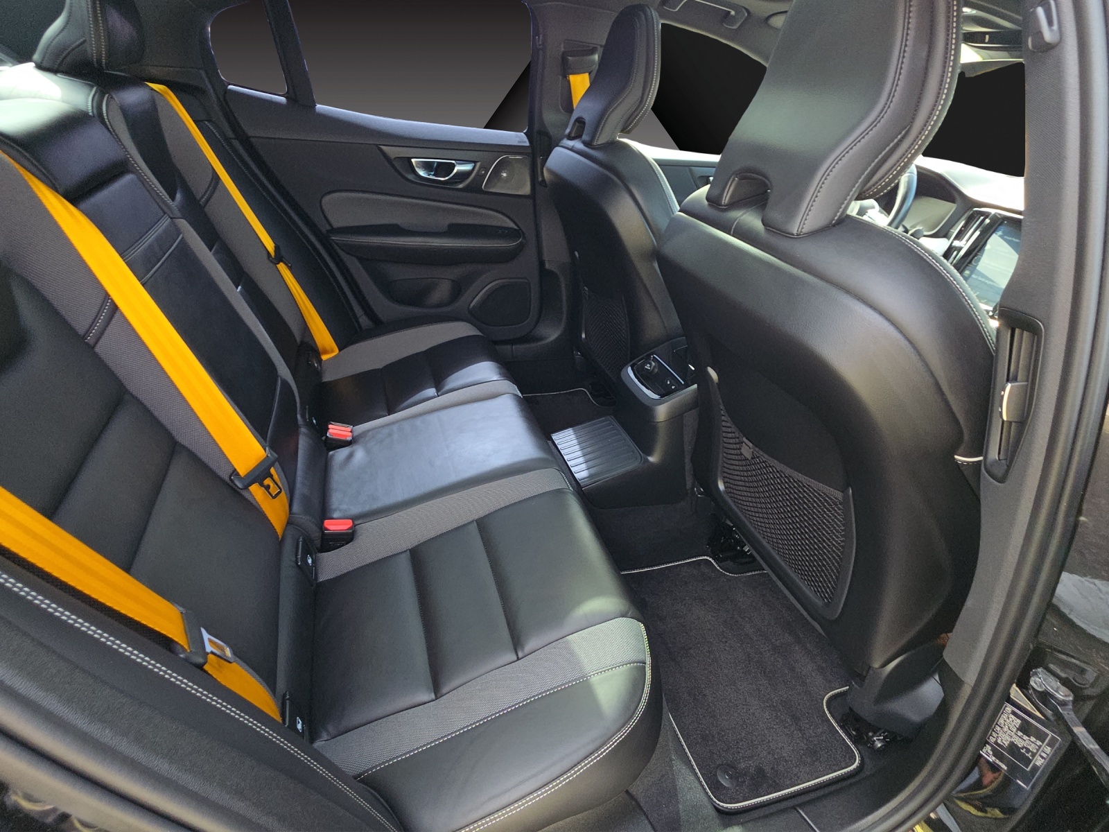 VOLVO S60 T8 e AWD Twin Engine Polestar Geartronic-image-17