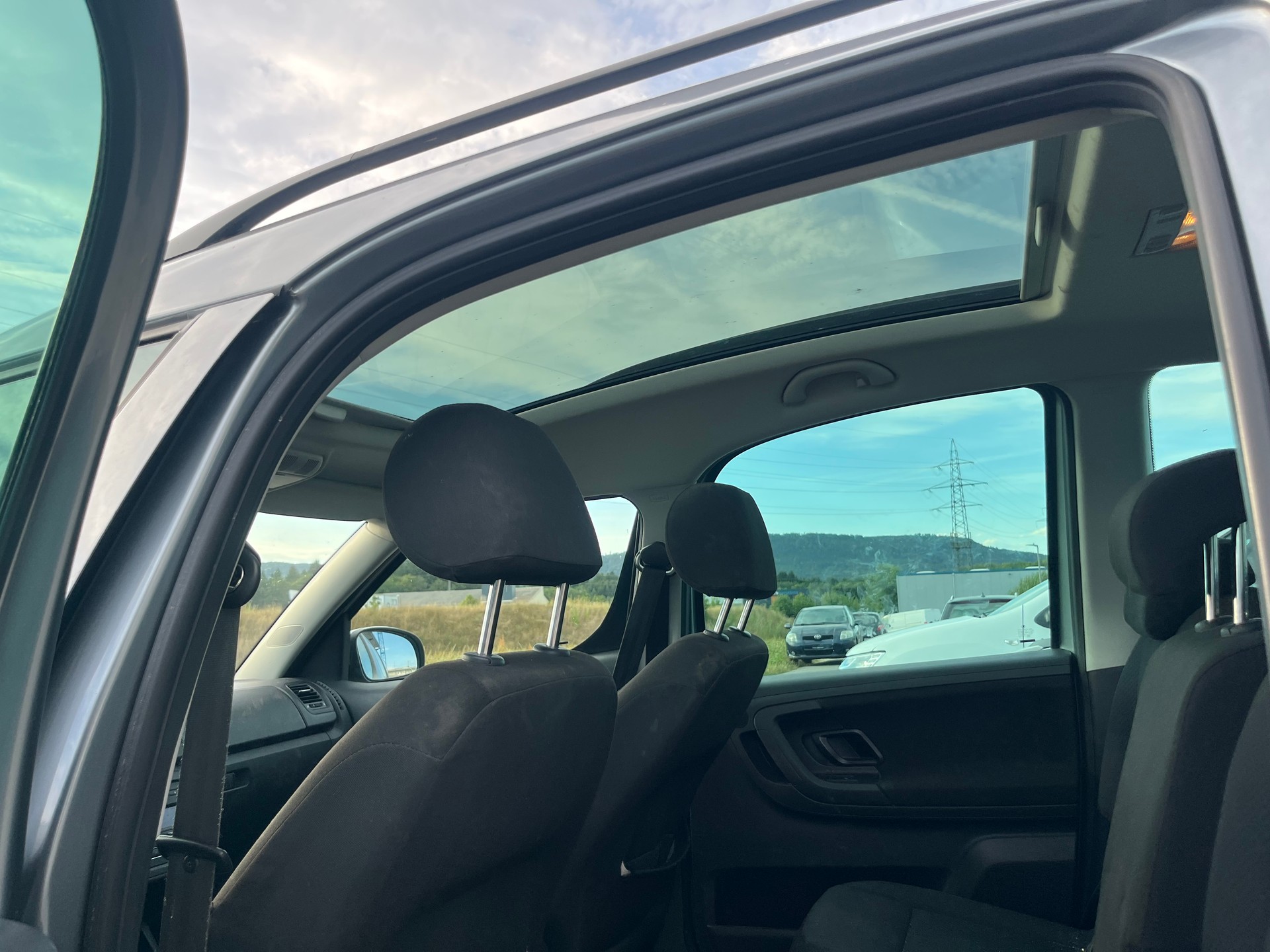 SKODA Roomster 1.2 TSI Style-image-10