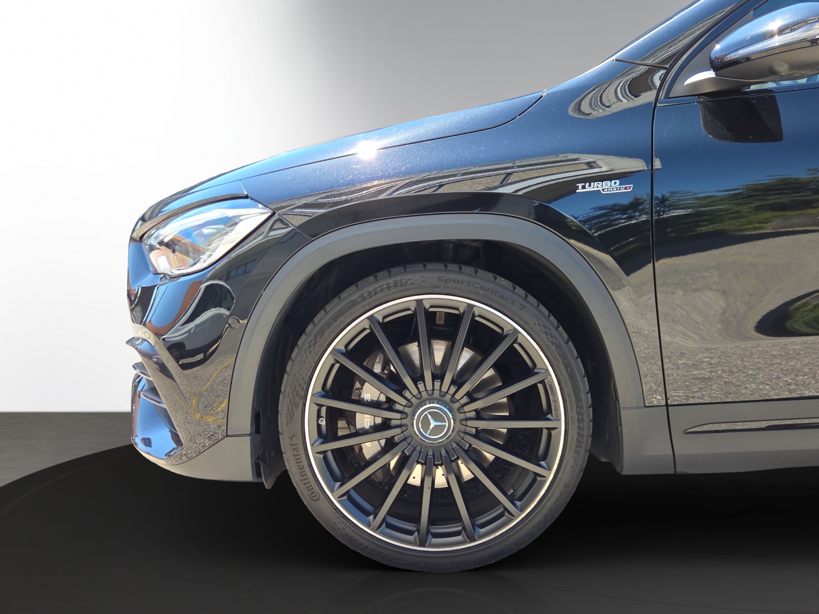 MERCEDES-BENZ GLA 45 AMG 4Matic+ 8G-Speedshift DCT-showroom-element-3