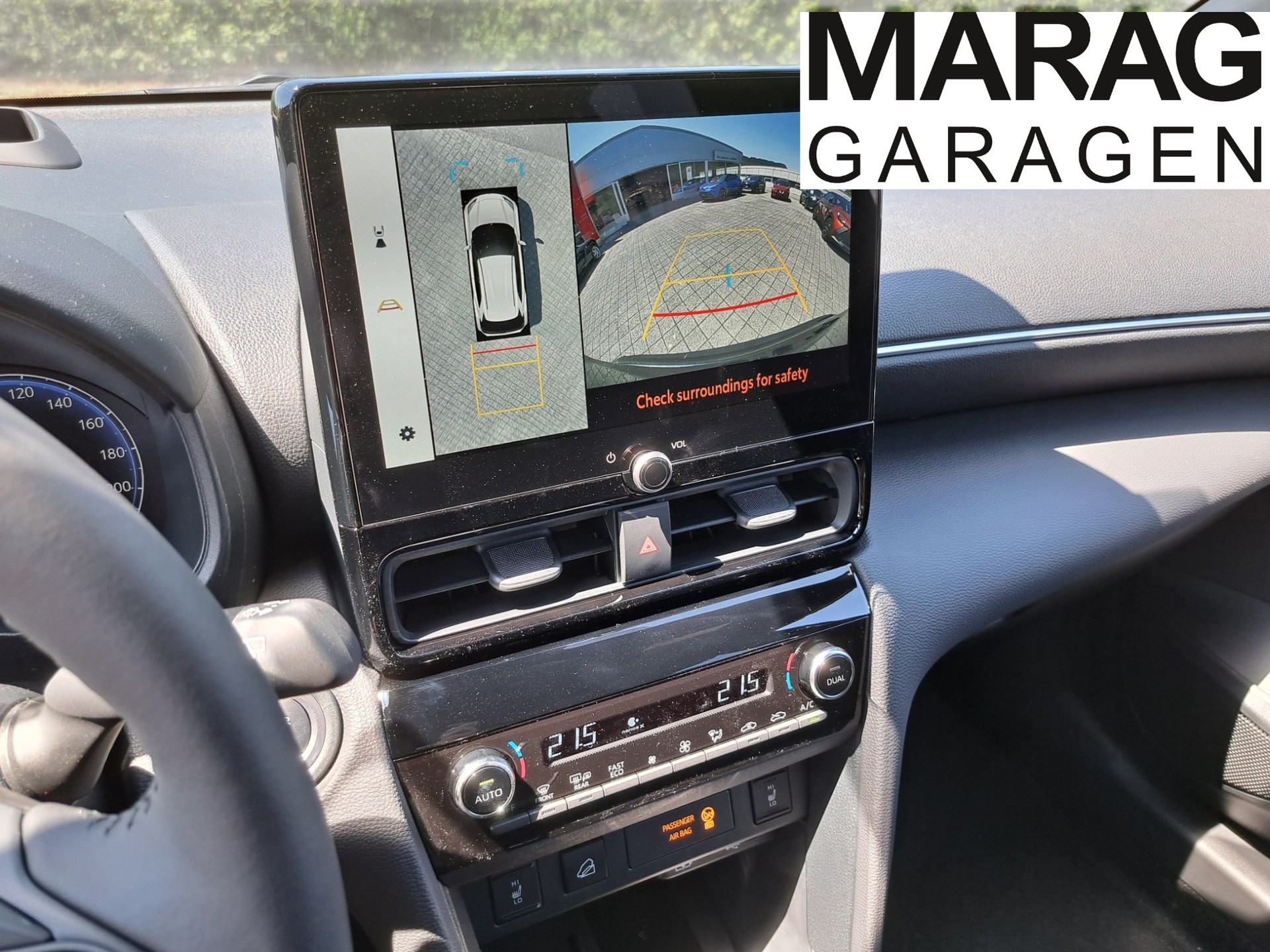 TOYOTA Yaris Cross 1.5 Premium AWDi e-CVT-image-11
