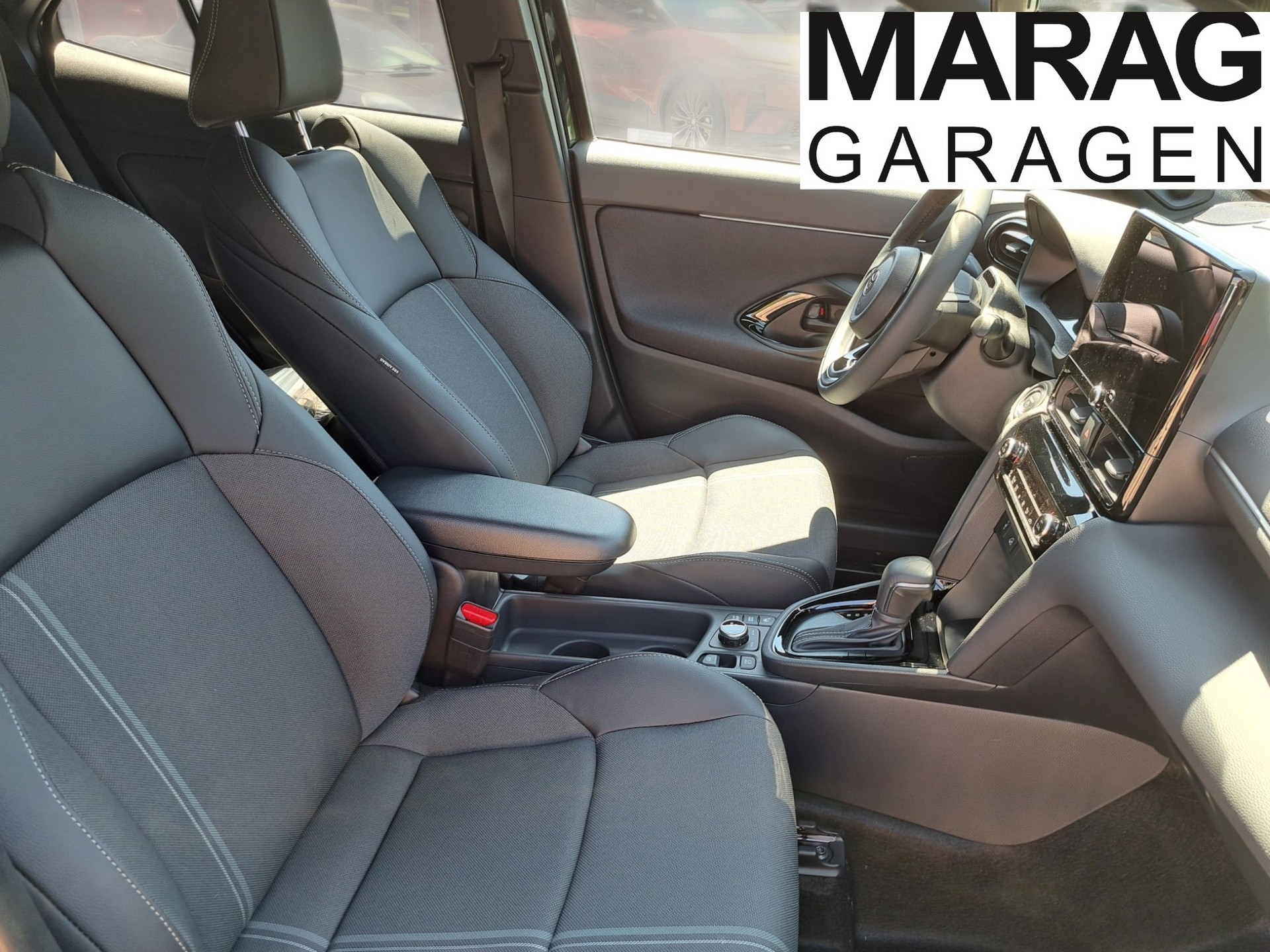 TOYOTA Yaris Cross 1.5 Premium AWDi e-CVT-image-4