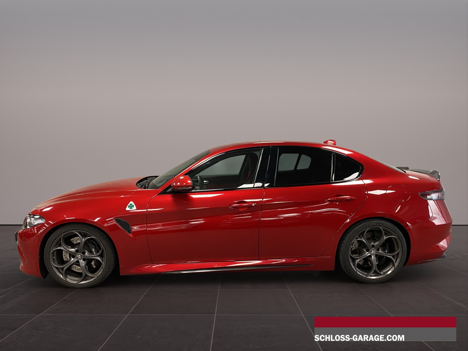 ALFA ROMEO Giulia 2.9 V6 Quadrifoglio-showroom-element-2
