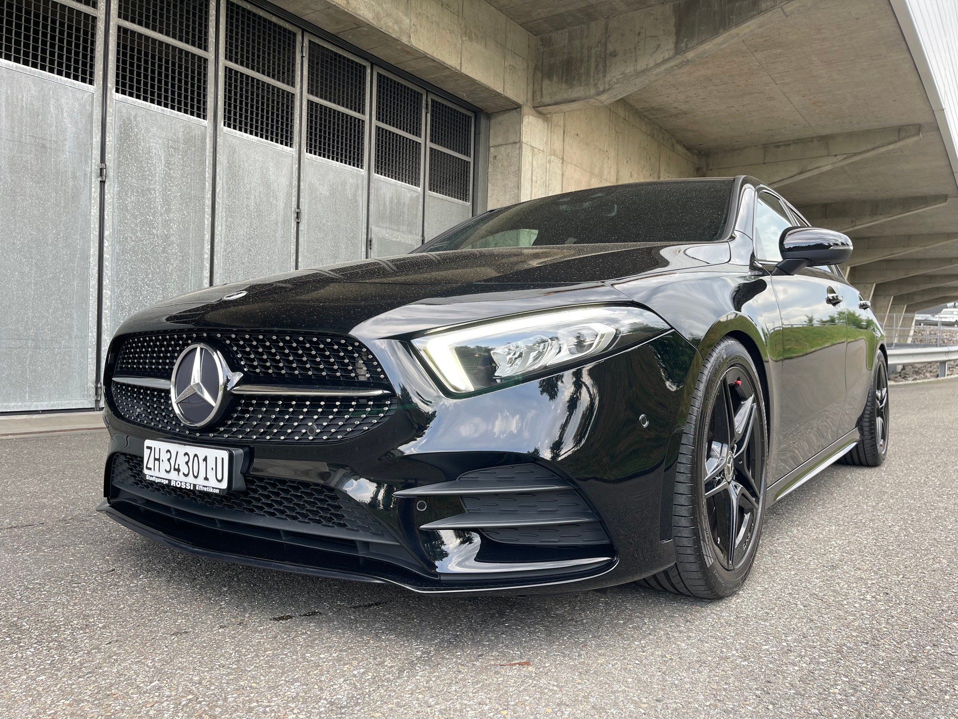 MERCEDES-BENZ A 250 AMG Line-image-1
