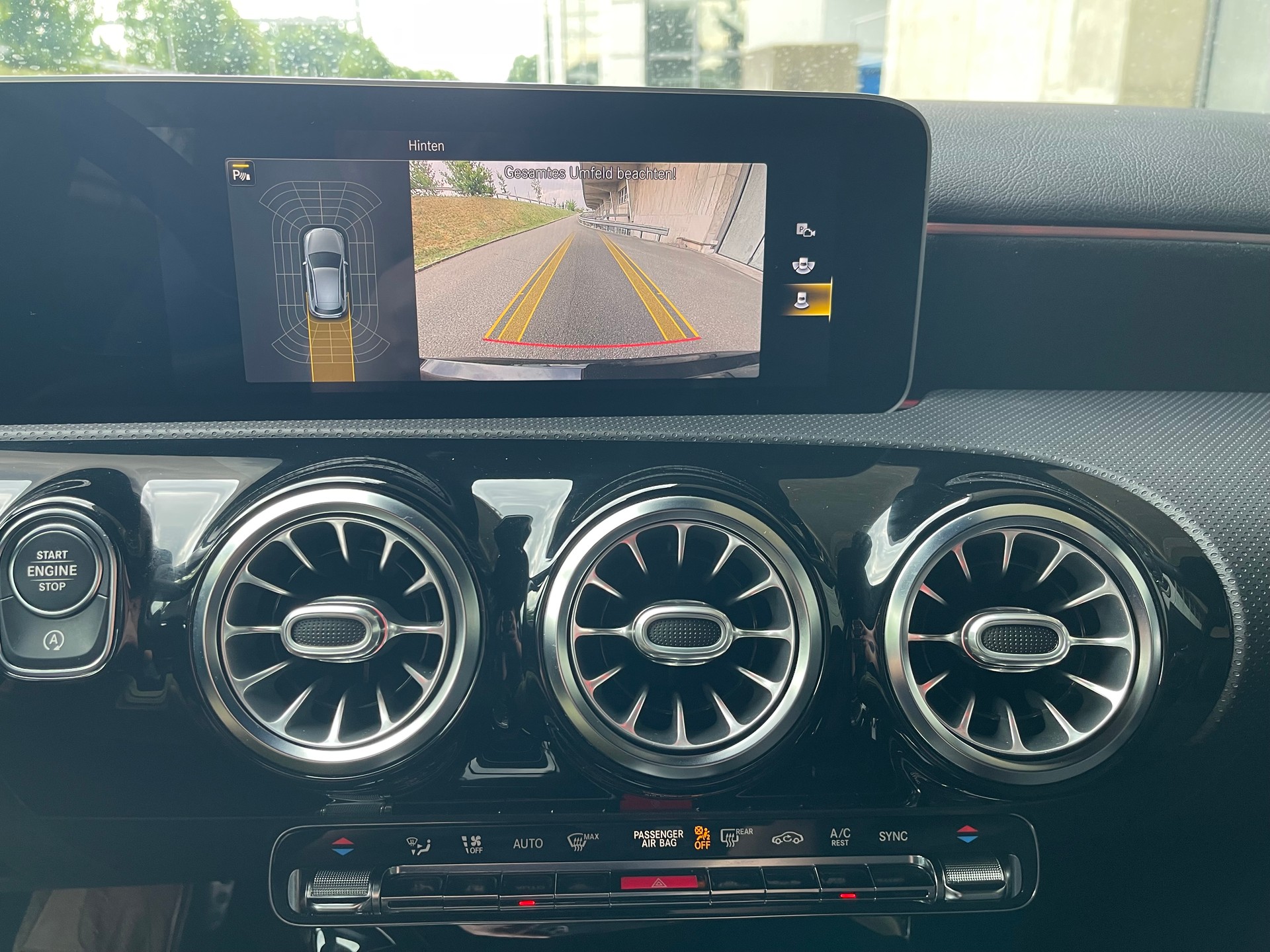 MERCEDES-BENZ A 250 AMG Line-image-10
