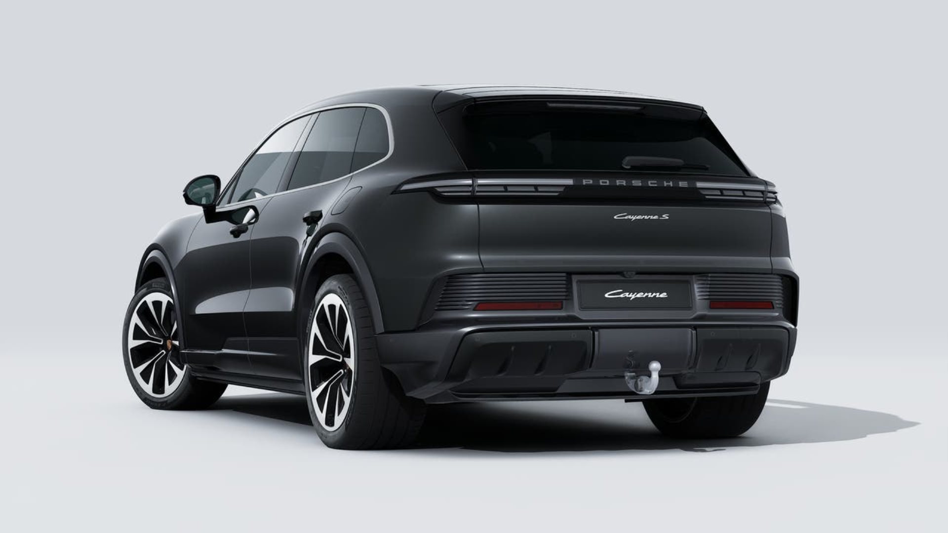 PORSCHE Cayenne S Electric-showroom-element-2
