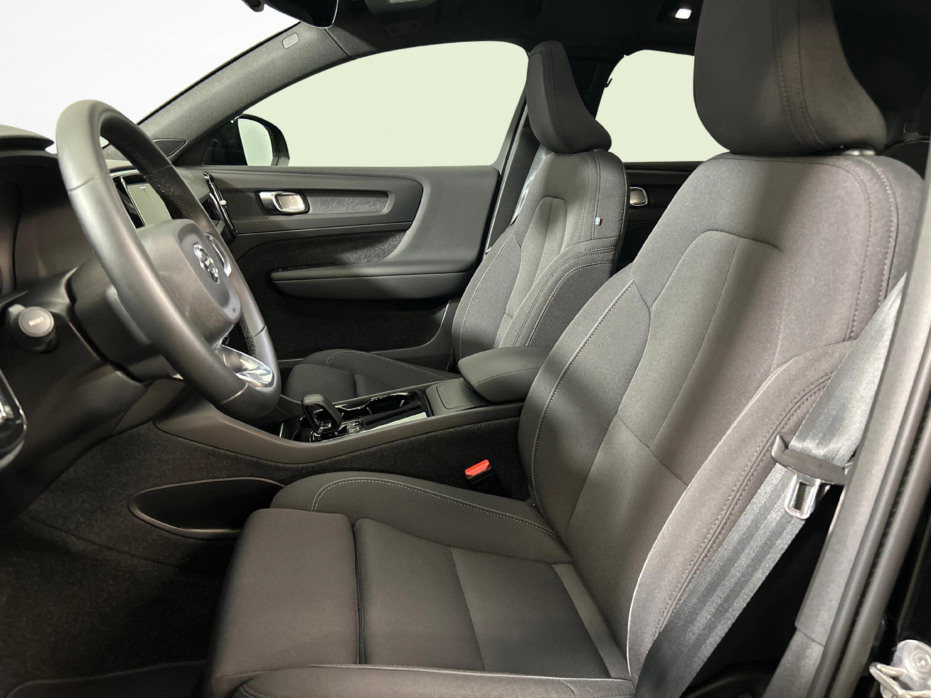 VOLVO C40 P6 Recharge Core-showroom-element-3