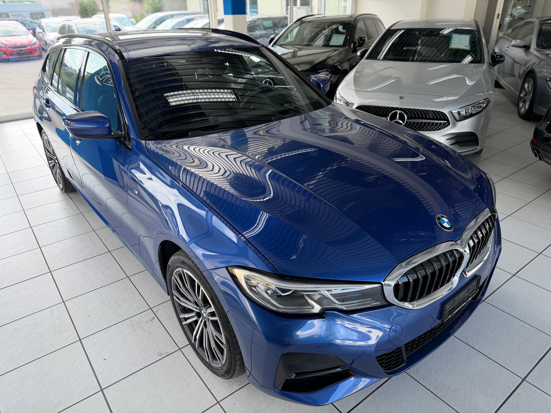 BMW 330e x DriveTouring M Sport Steptronic-showroom-element-2