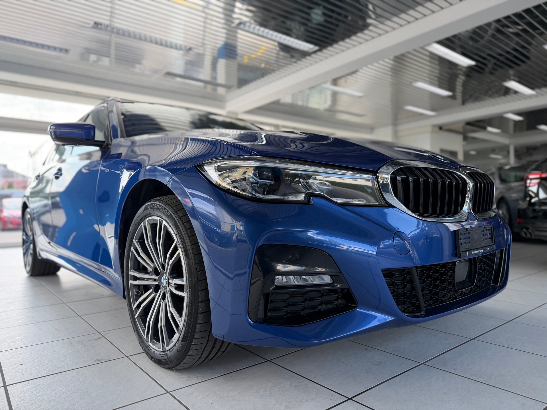 BMW 330e x DriveTouring M Sport Steptronic-showroom-element-3