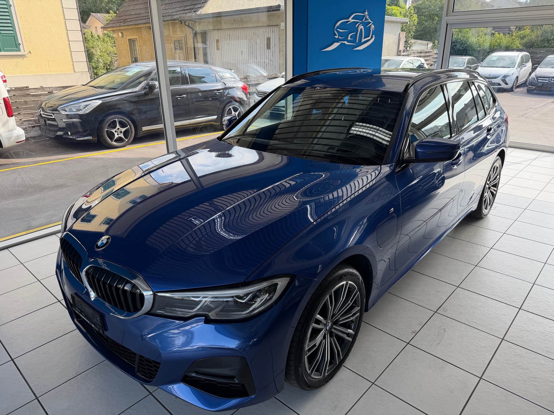 BMW 330e x DriveTouring M Sport Steptronic