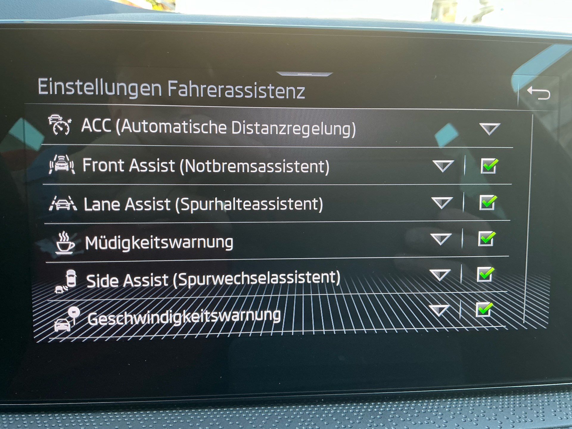 SKODA Kamiq 1.5 TSI MONTE CARLO *** 5 JAHRE SKODA WERKSGARANTIE ***-image-20