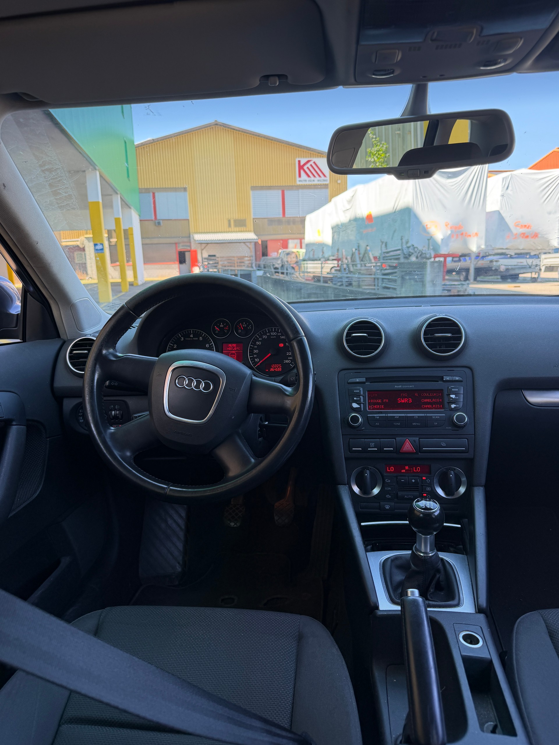 AUDI A3 Sportback 1.8 Turbo FSI Attraction-image-9