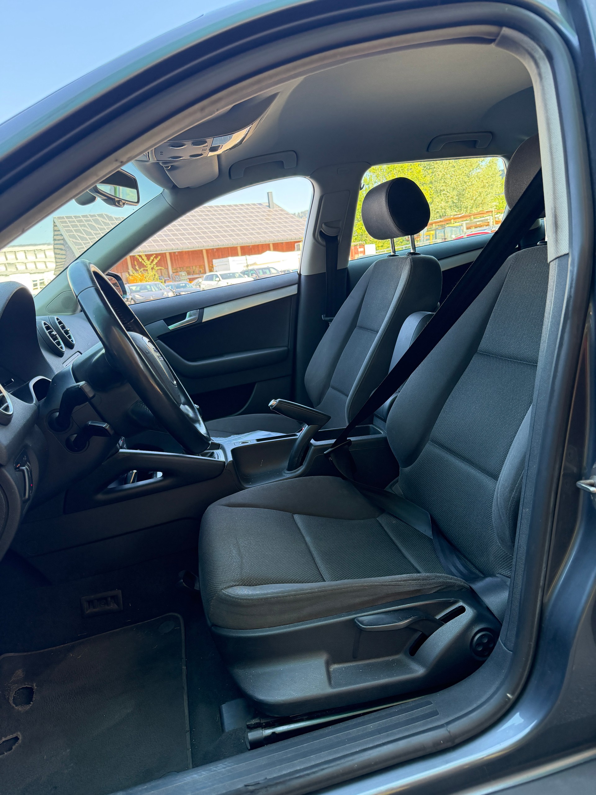 AUDI A3 Sportback 1.8 Turbo FSI Attraction-image-8