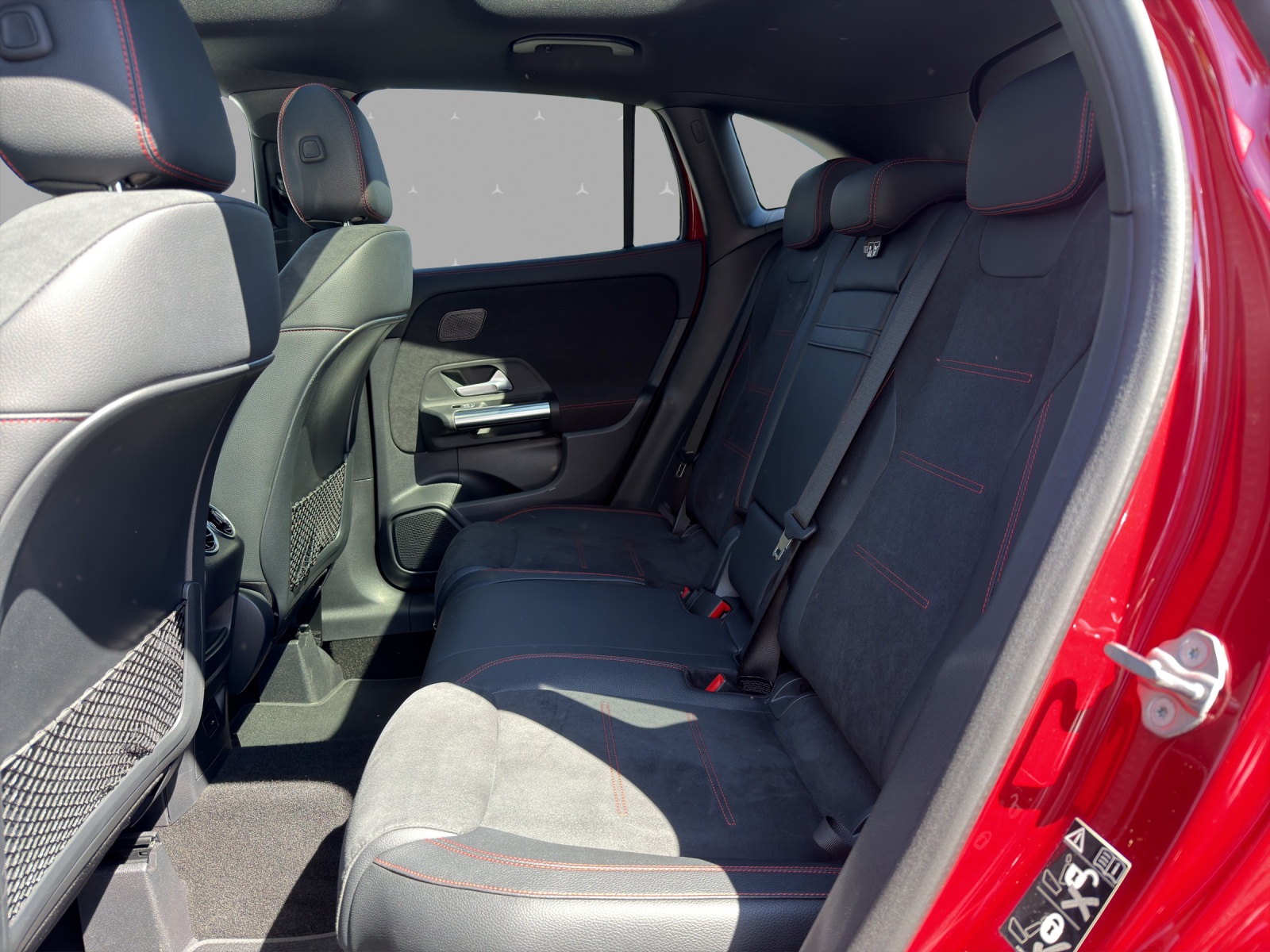 MERCEDES-BENZ GLA 250 4Matic AMG Line 8G-DCT-image-12