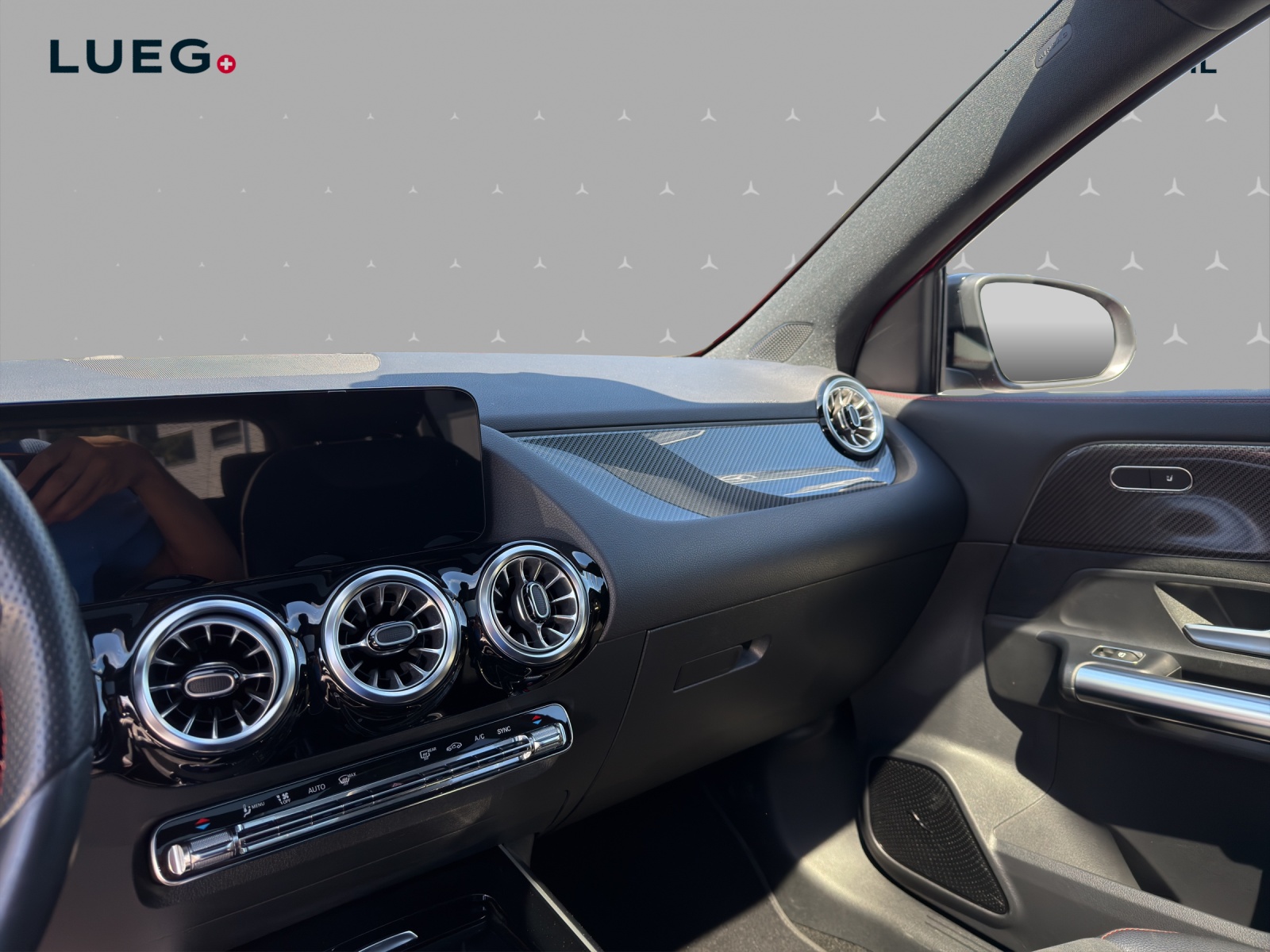 MERCEDES-BENZ GLA 250 4Matic AMG Line 8G-DCT-image-10