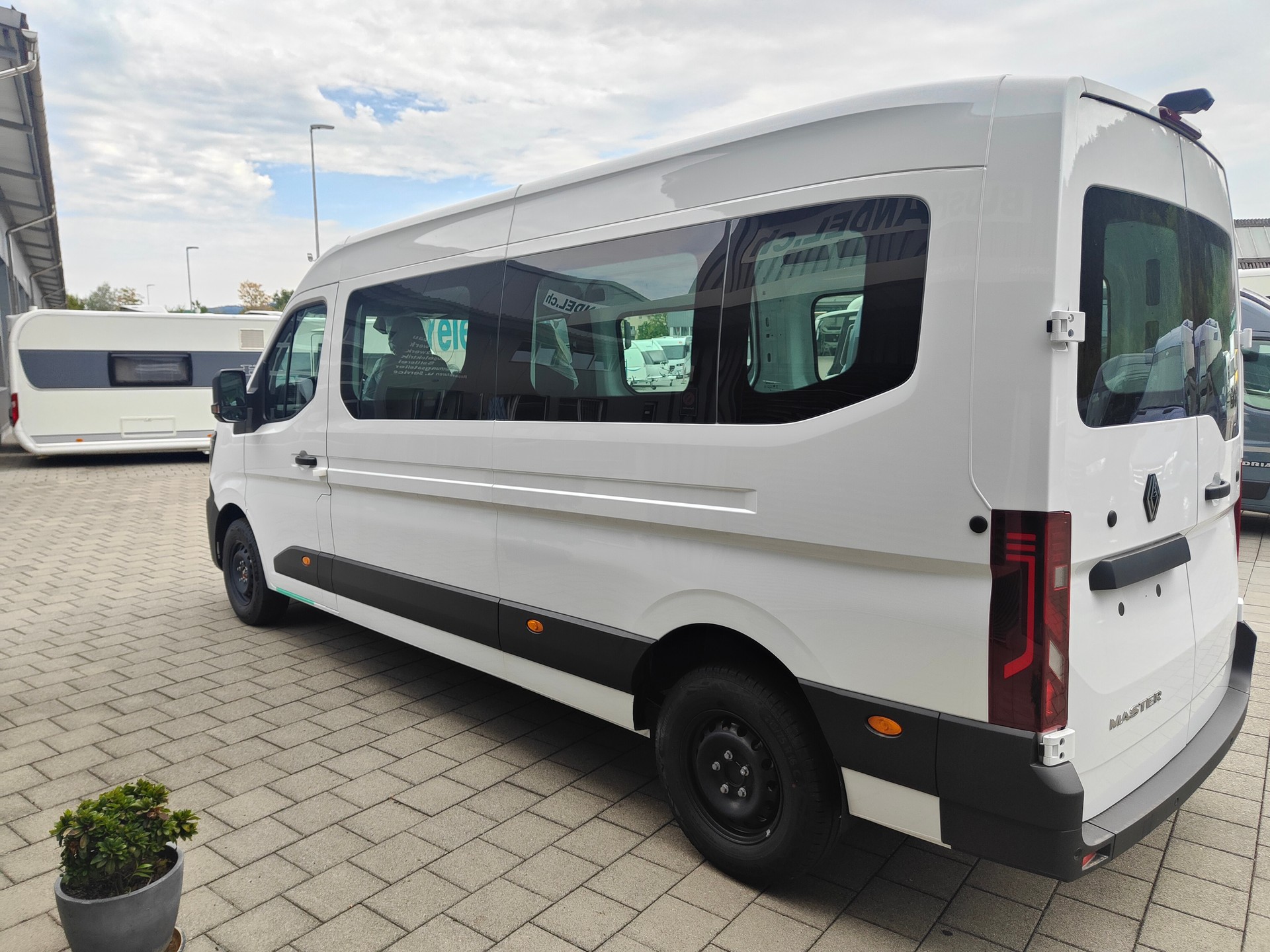 RENAULT Schulbus mit 21 Sitzplätze-image-3
