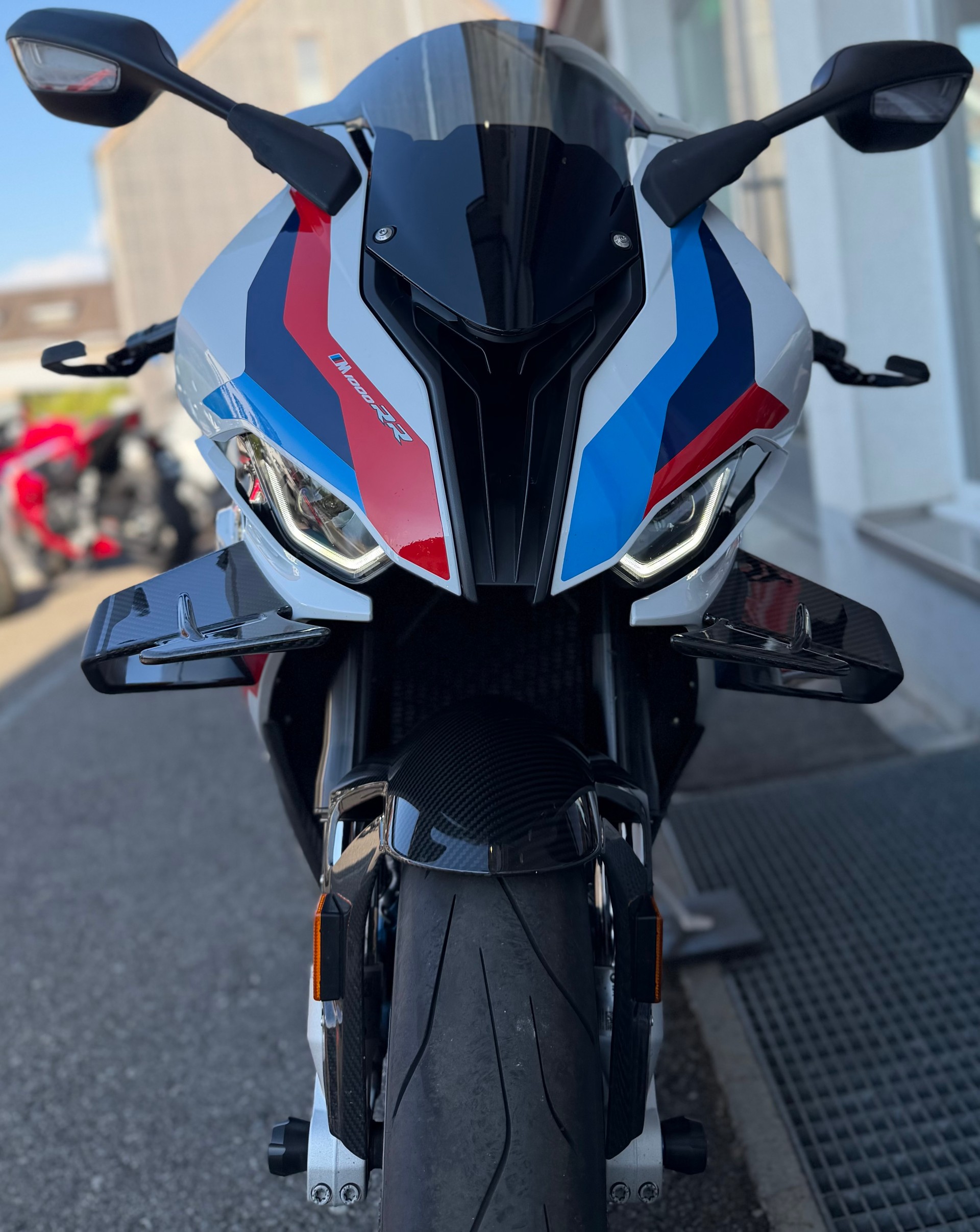 BMW M 1000 RR-image-1