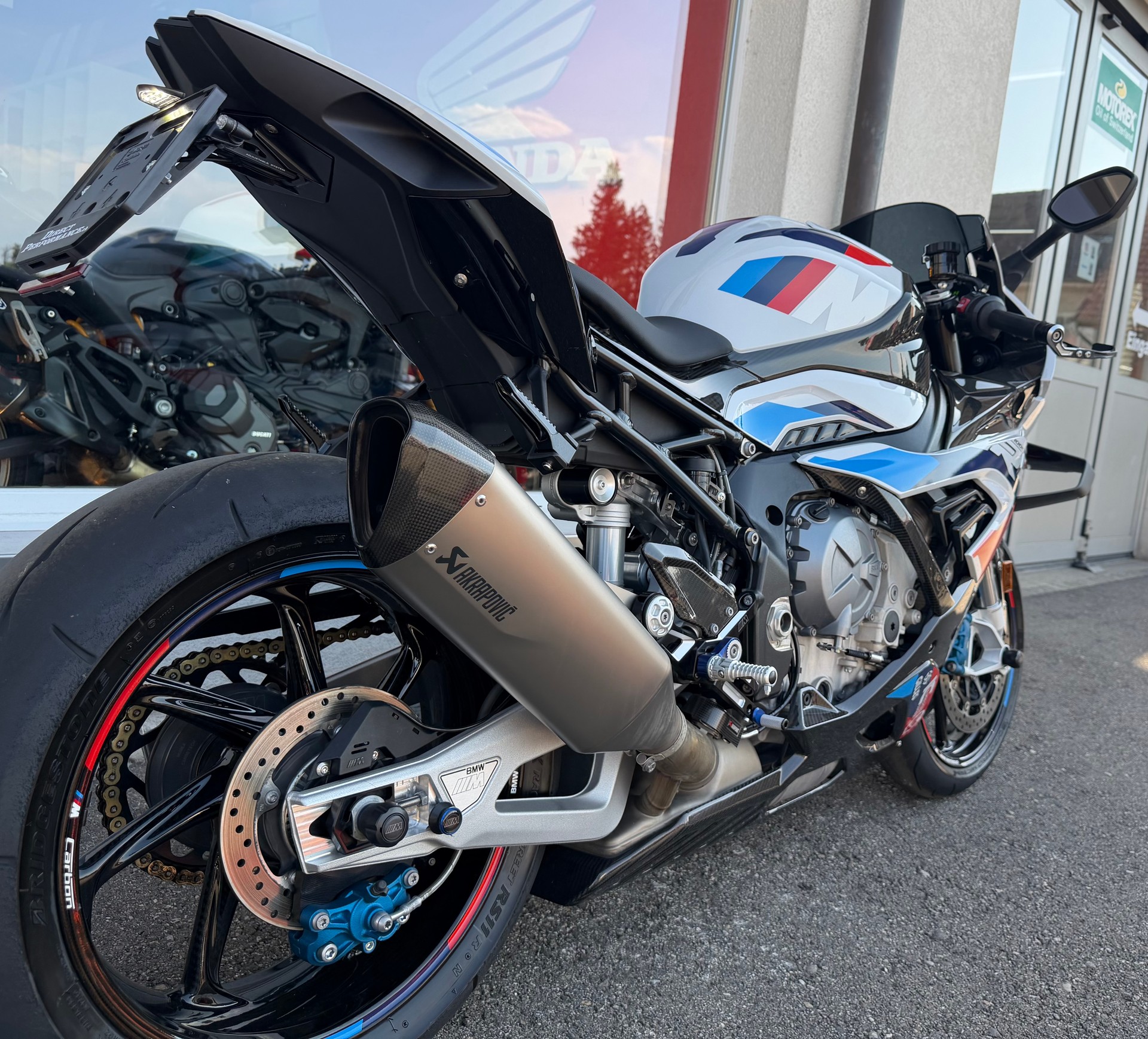 BMW M 1000 RR-image-7