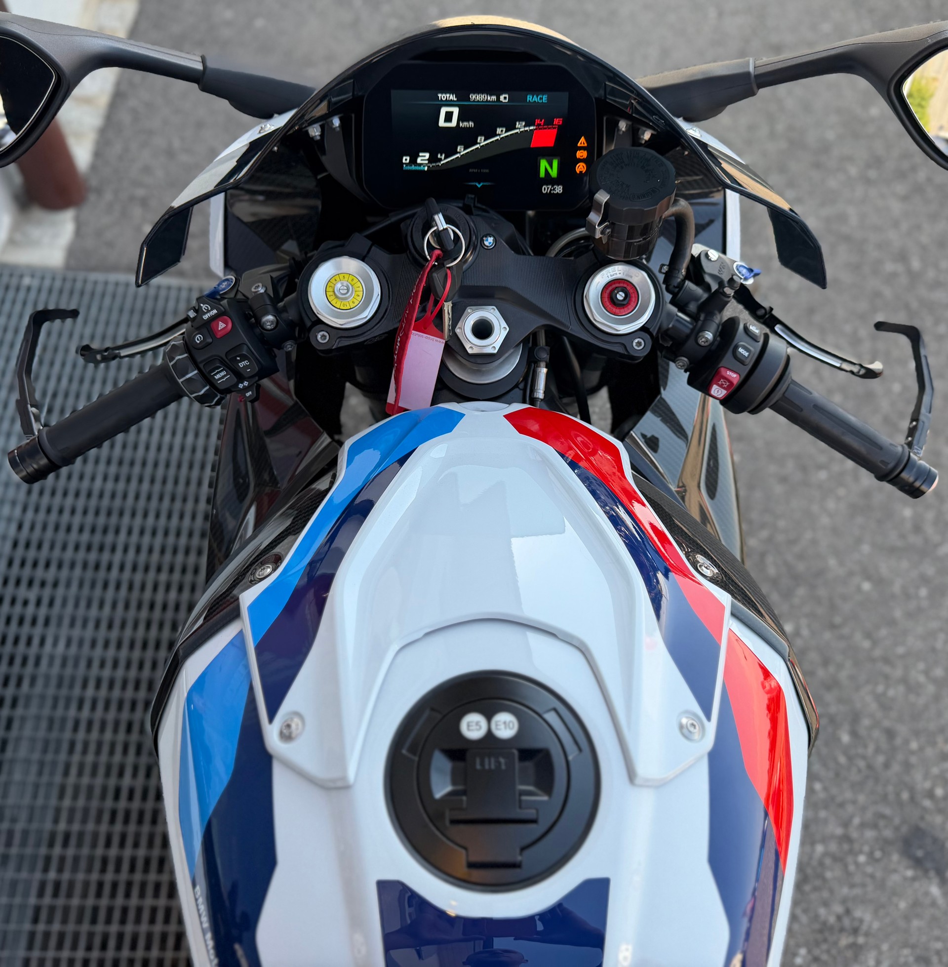 BMW M 1000 RR-image-8