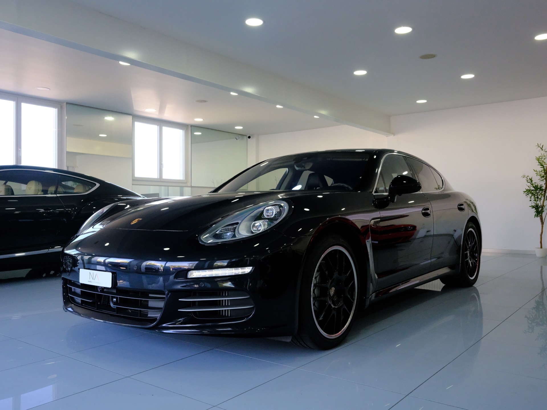PORSCHE Panamera 4S 3.0 PDK-showroom-element-3