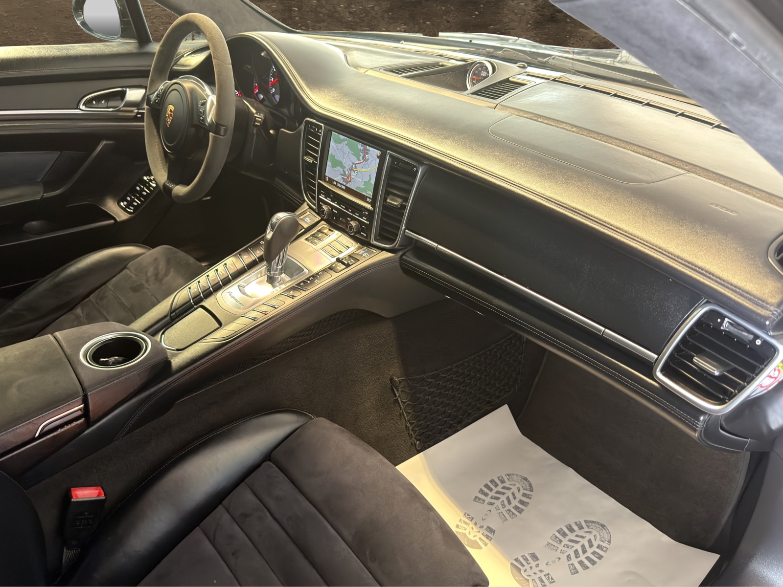 PORSCHE Panamera GTS 4.8 PDK-image-12