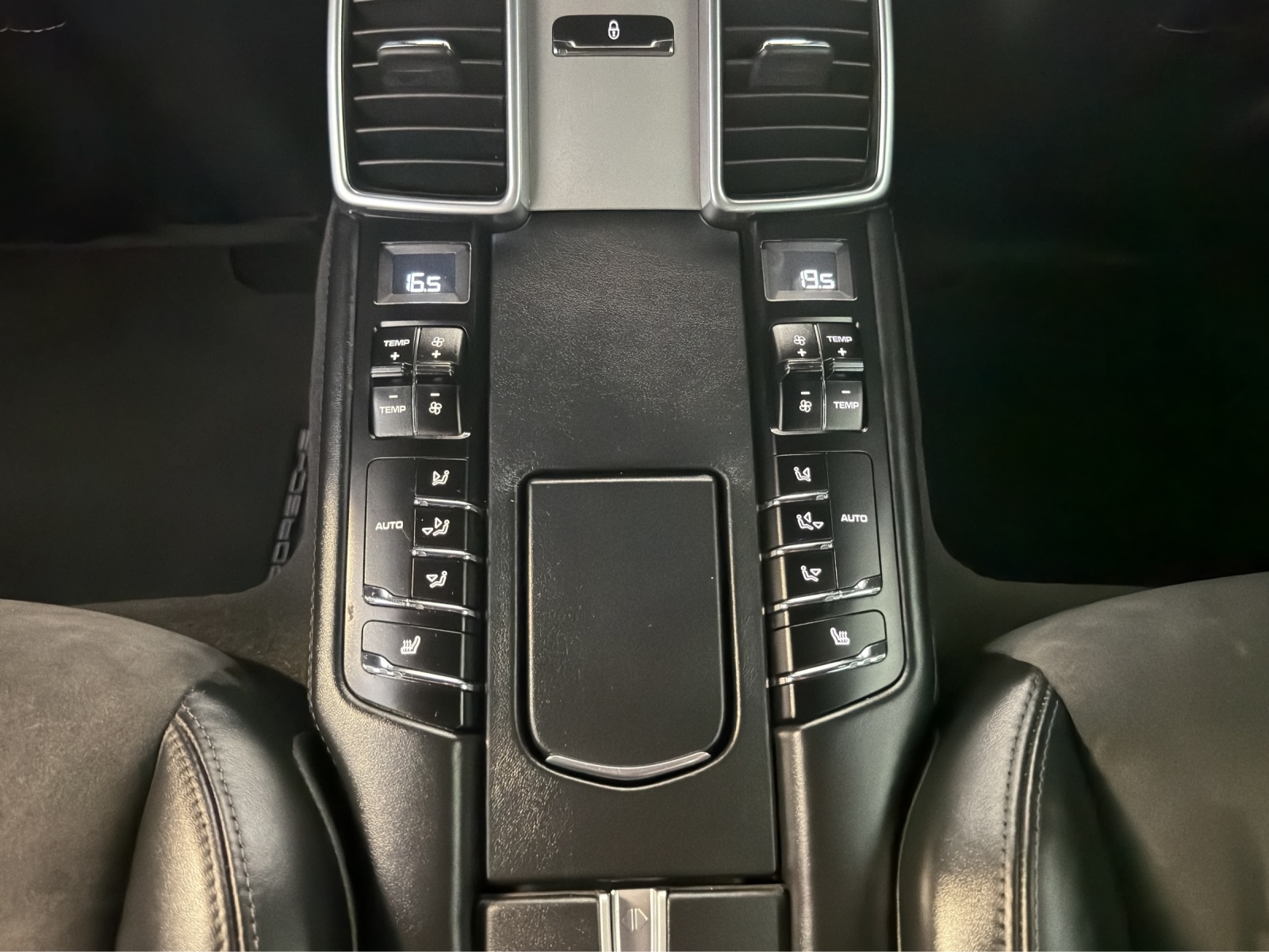 PORSCHE Panamera GTS 4.8 PDK-image-14