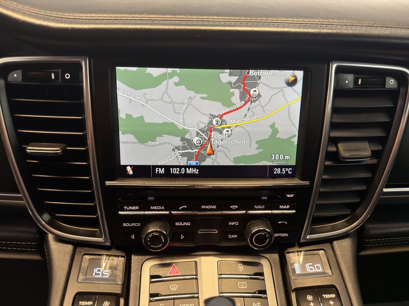 PORSCHE Panamera GTS 4.8 PDK-image-9
