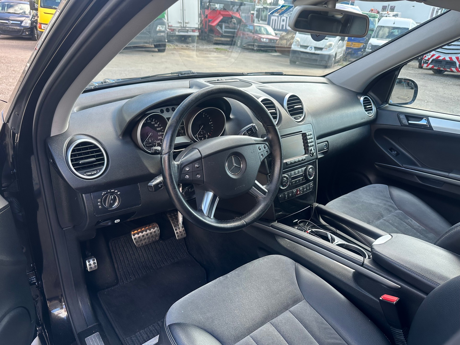 MERCEDES-BENZ ML 320 CDI 4Matic Edition7G-Tronic-image-8