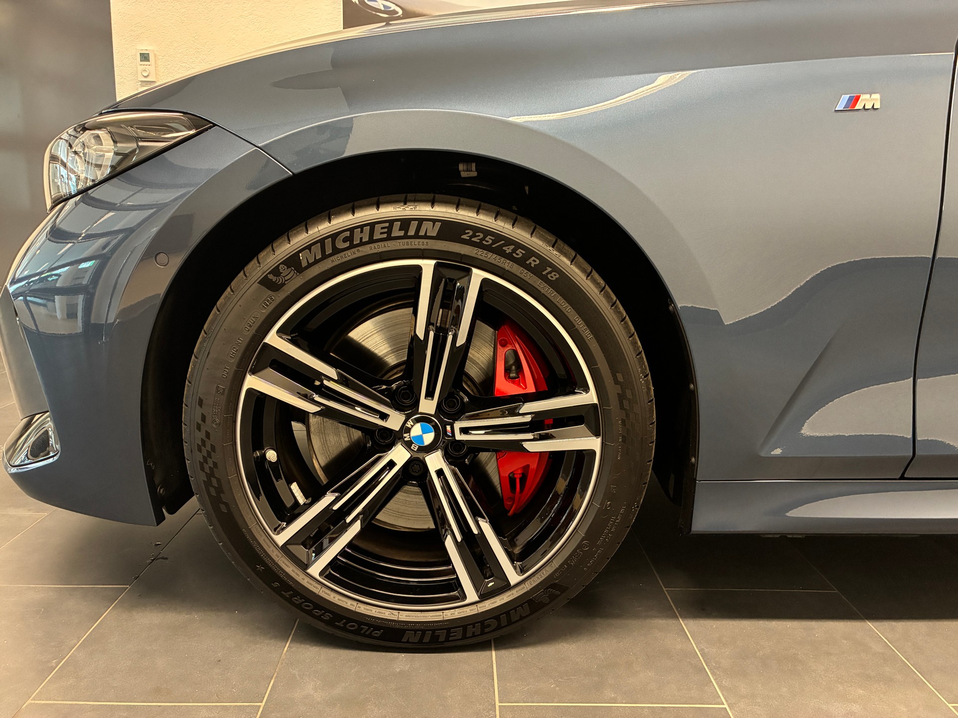 BMW 330d xDrive Touring M Sport Pro-showroom-element-2