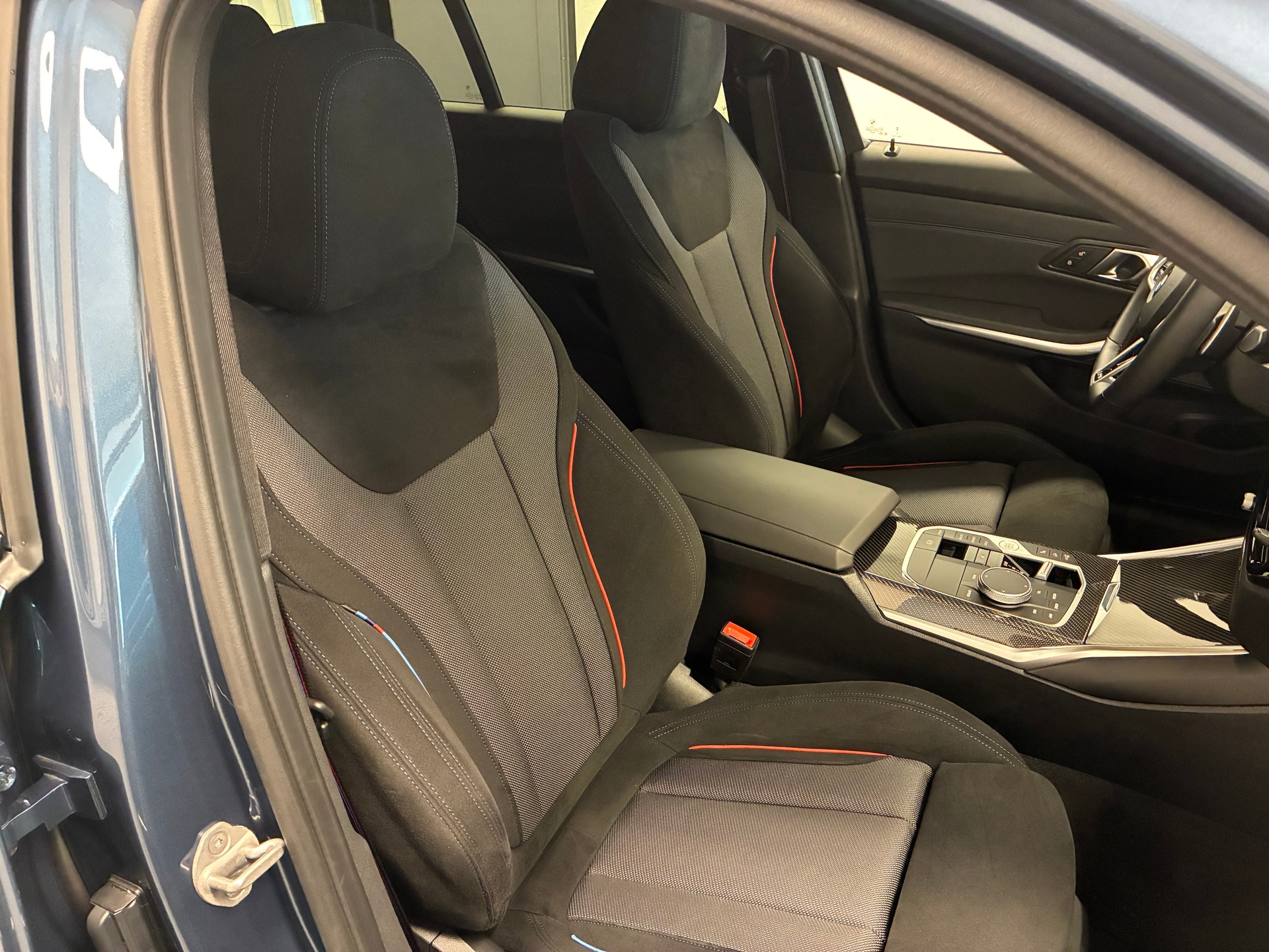 BMW 330d xDrive Touring M Sport Pro-image-11
