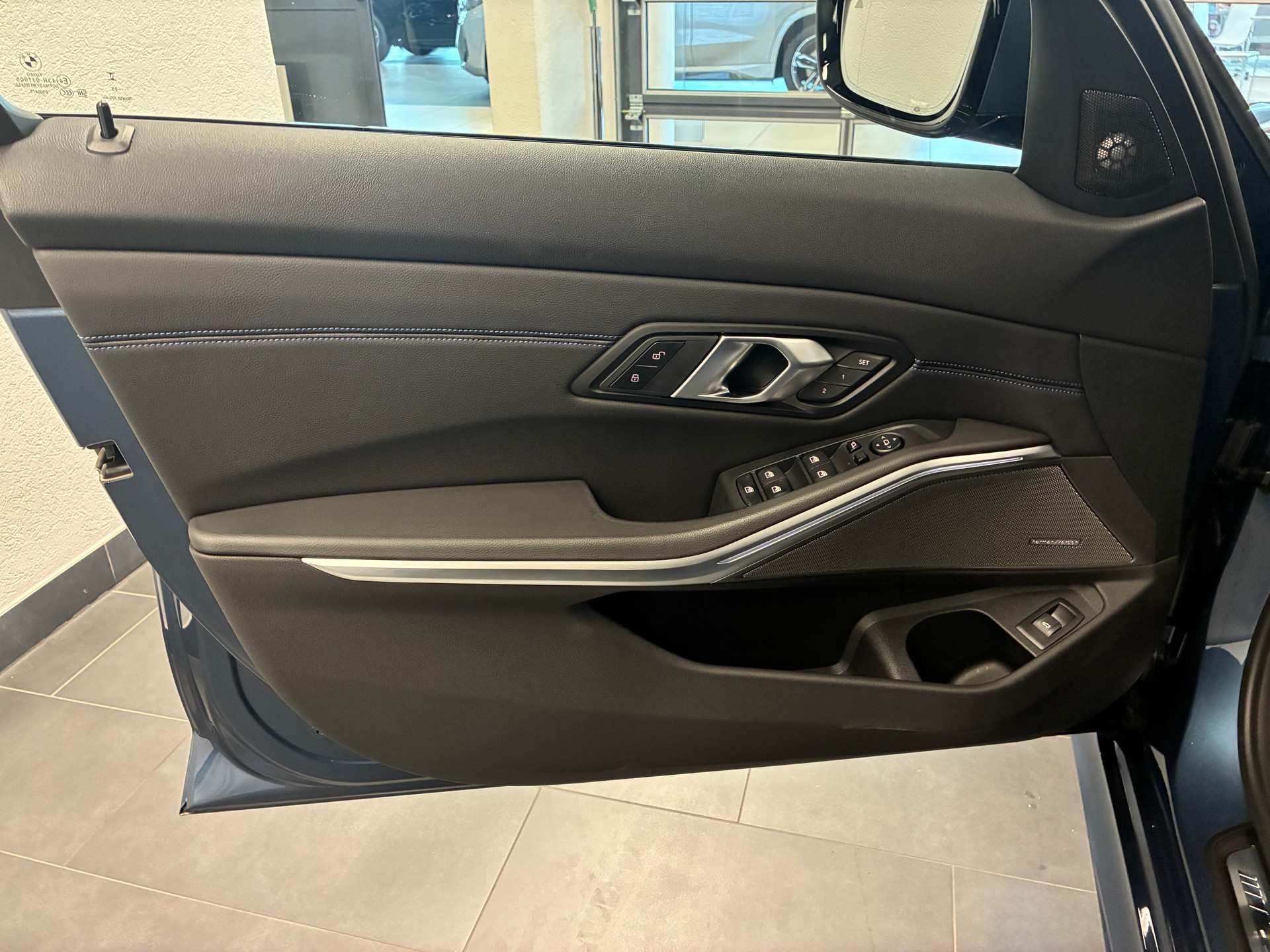 BMW 330d xDrive Touring M Sport Pro-image-6