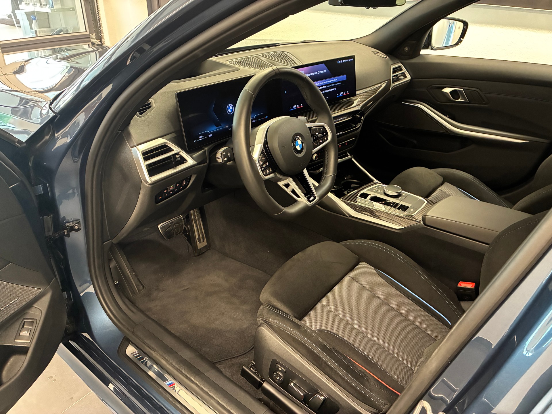 BMW 330d xDrive Touring M Sport Pro-image-9