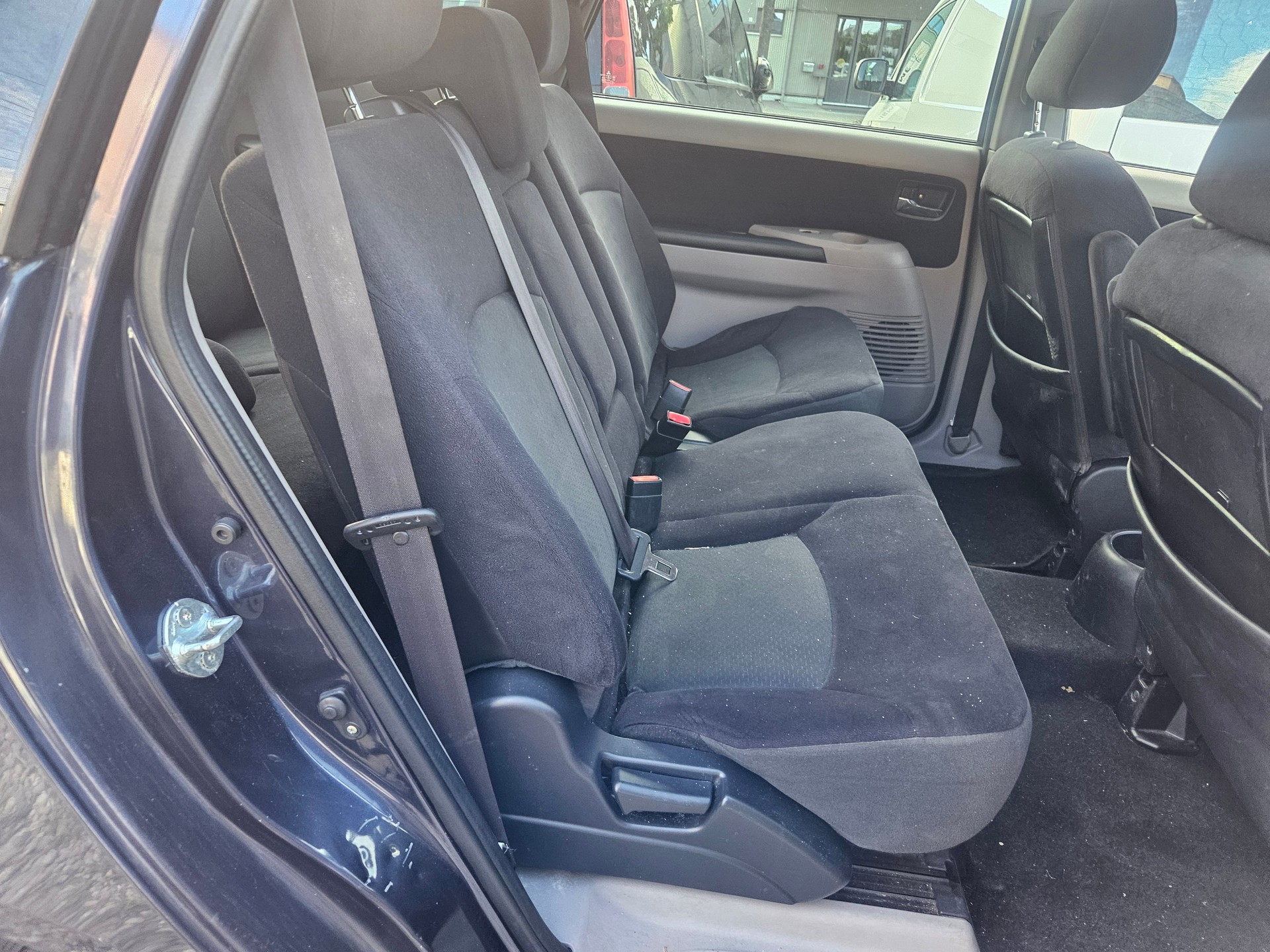 MITSUBISHI Grandis 2.0 16V DID Swiss Edition-image-8