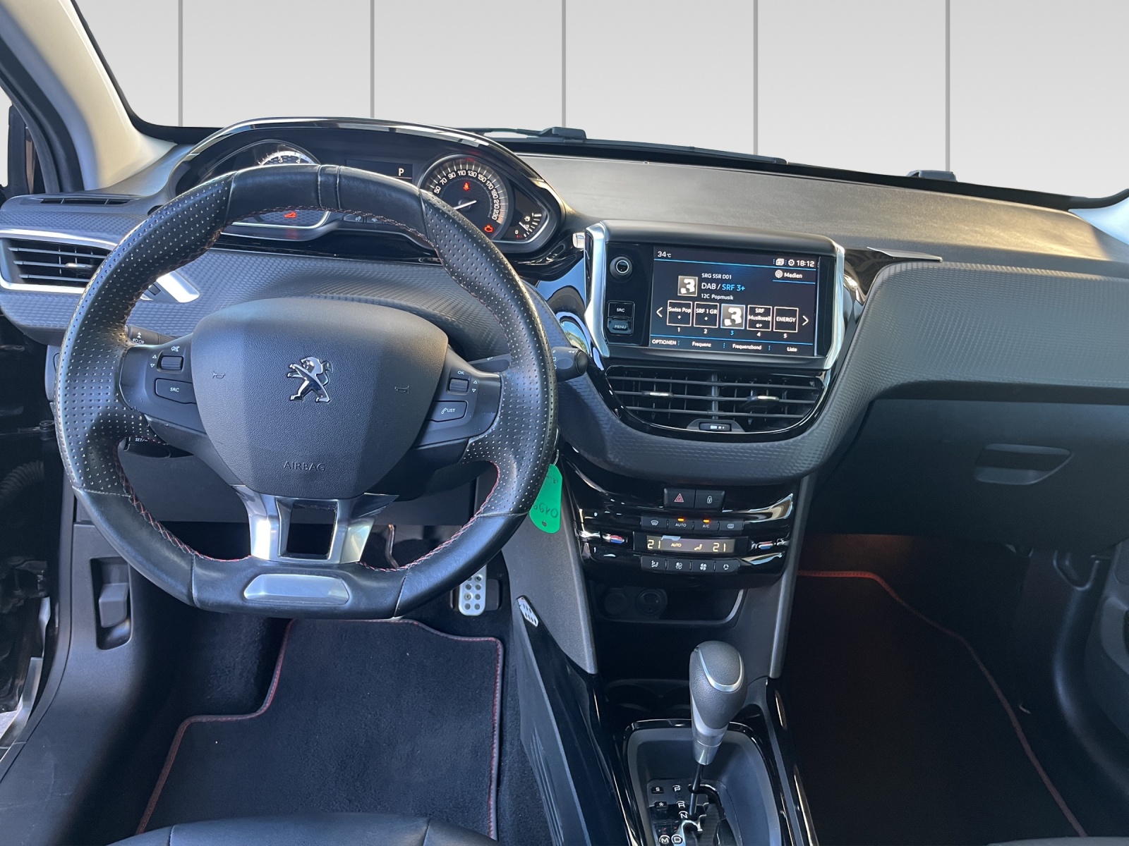 PEUGEOT 2008 1.2 PureTech GT Line EAT6-image-8