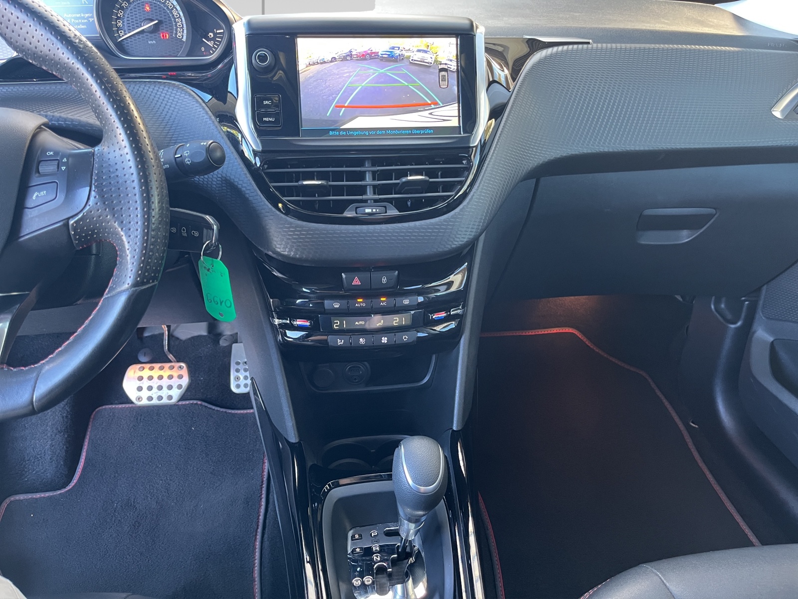 PEUGEOT 2008 1.2 PureTech GT Line EAT6-image-11