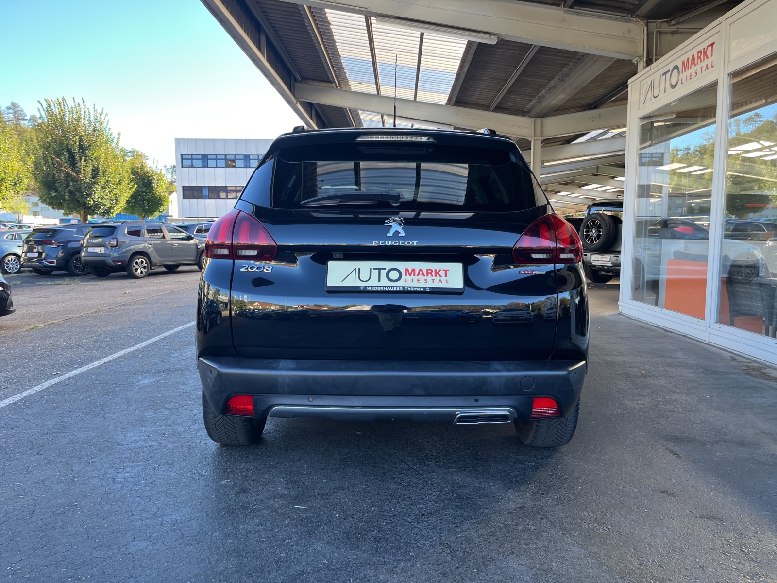 PEUGEOT 2008 1.2 PureTech GT Line EAT6-showroom-element-3