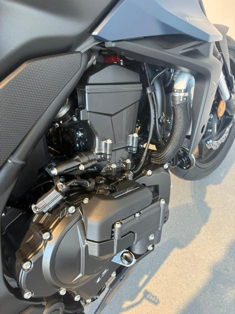 HONDA CB 750 Hornet E-clutch-image-9