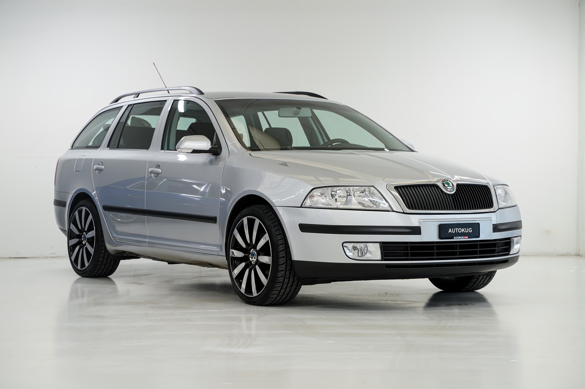 SKODA Octavia 1.9 TDI Adventure 4x4-showroom-element-2