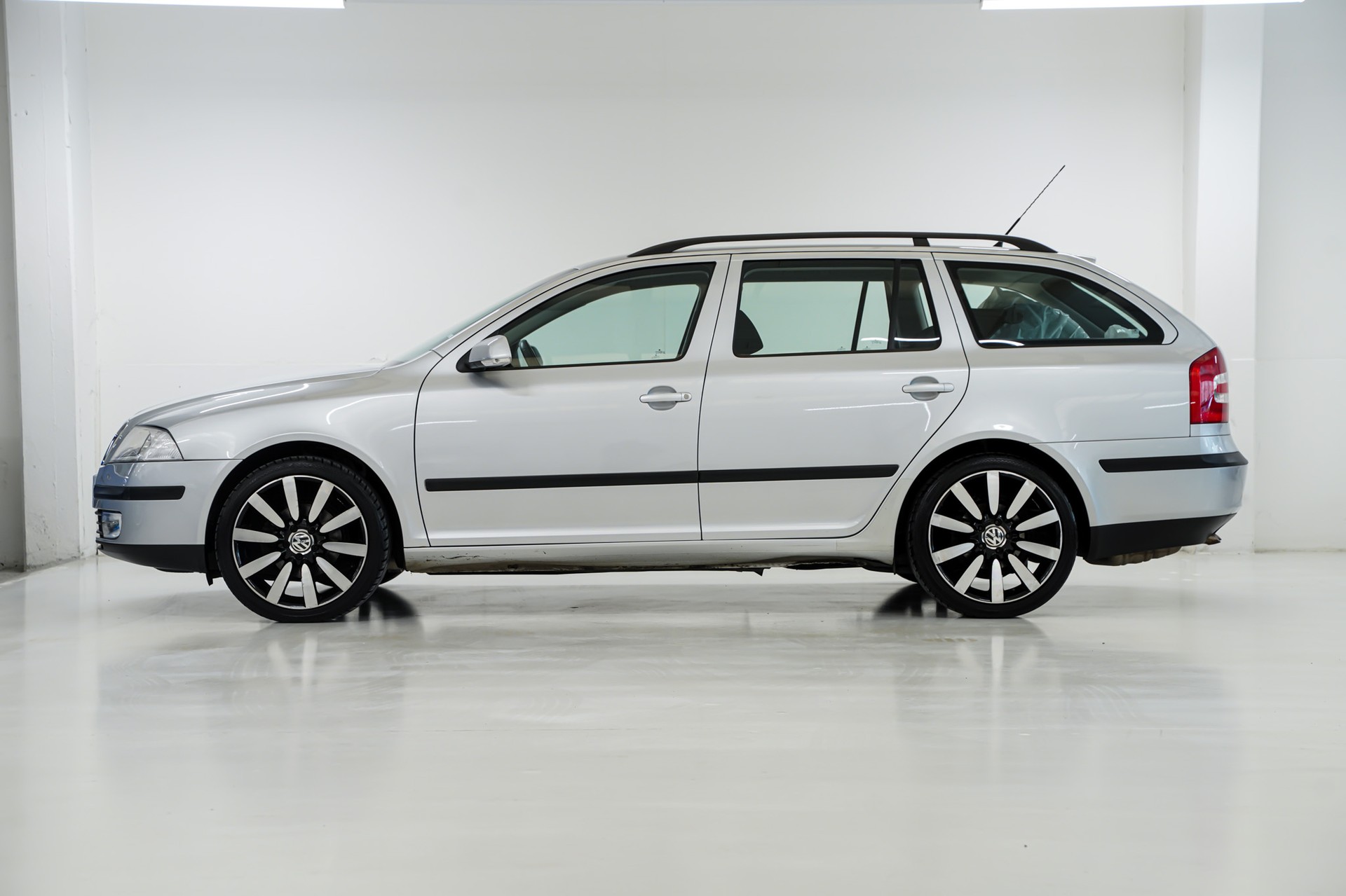 SKODA Octavia 1.9 TDI Adventure 4x4-showroom-element-3