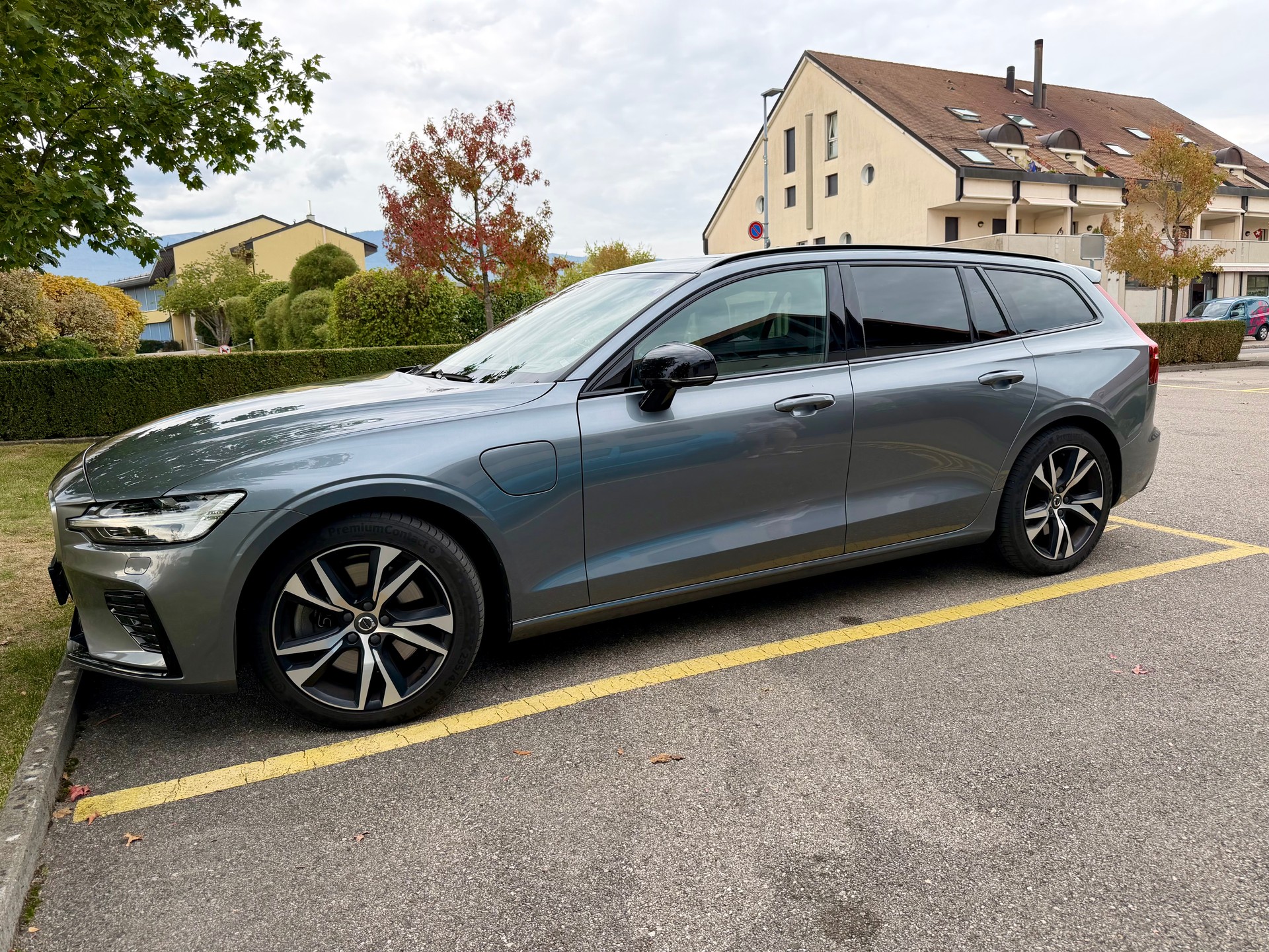 VOLVO 2.0 T8 TE R-Design eAWD-image-1