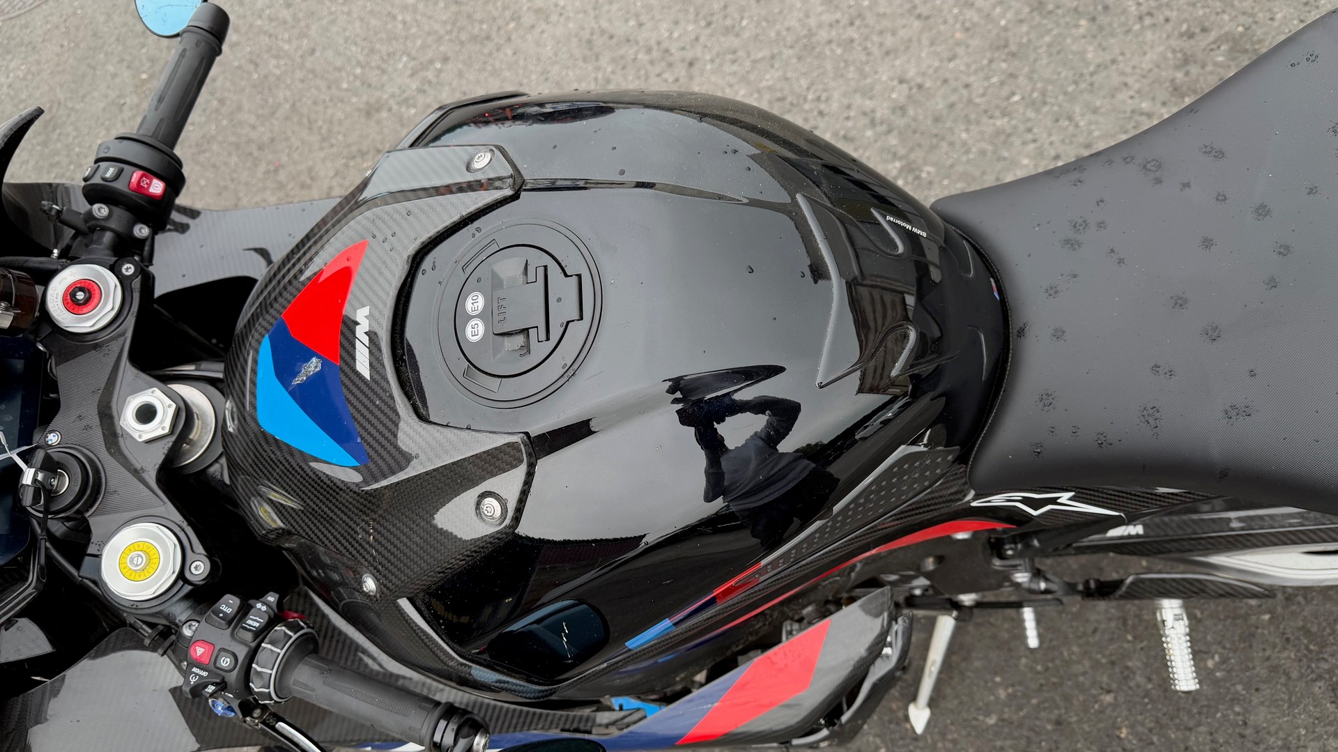 BMW M 1000 RR-image-14
