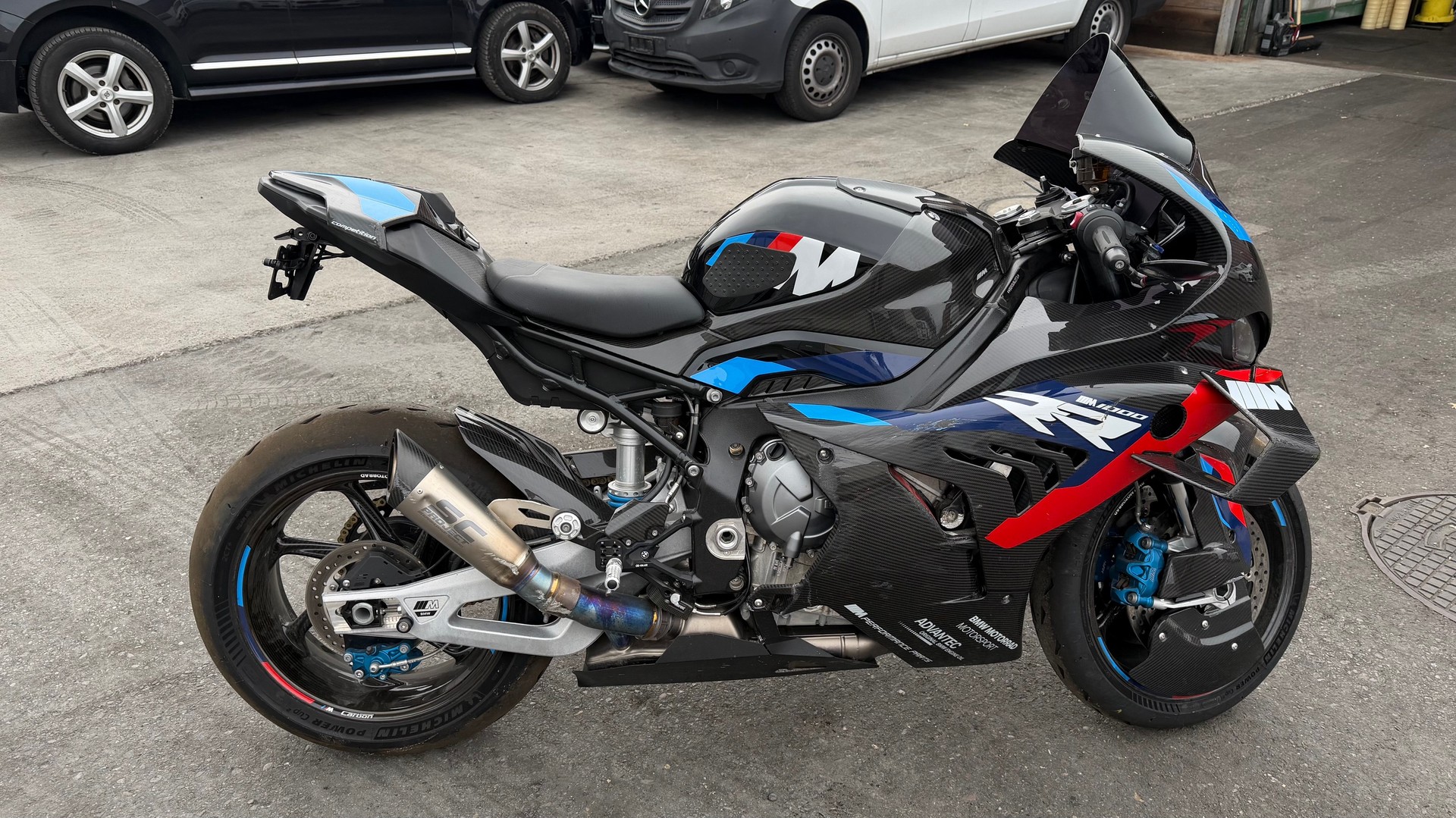 BMW M 1000 RR-image-1
