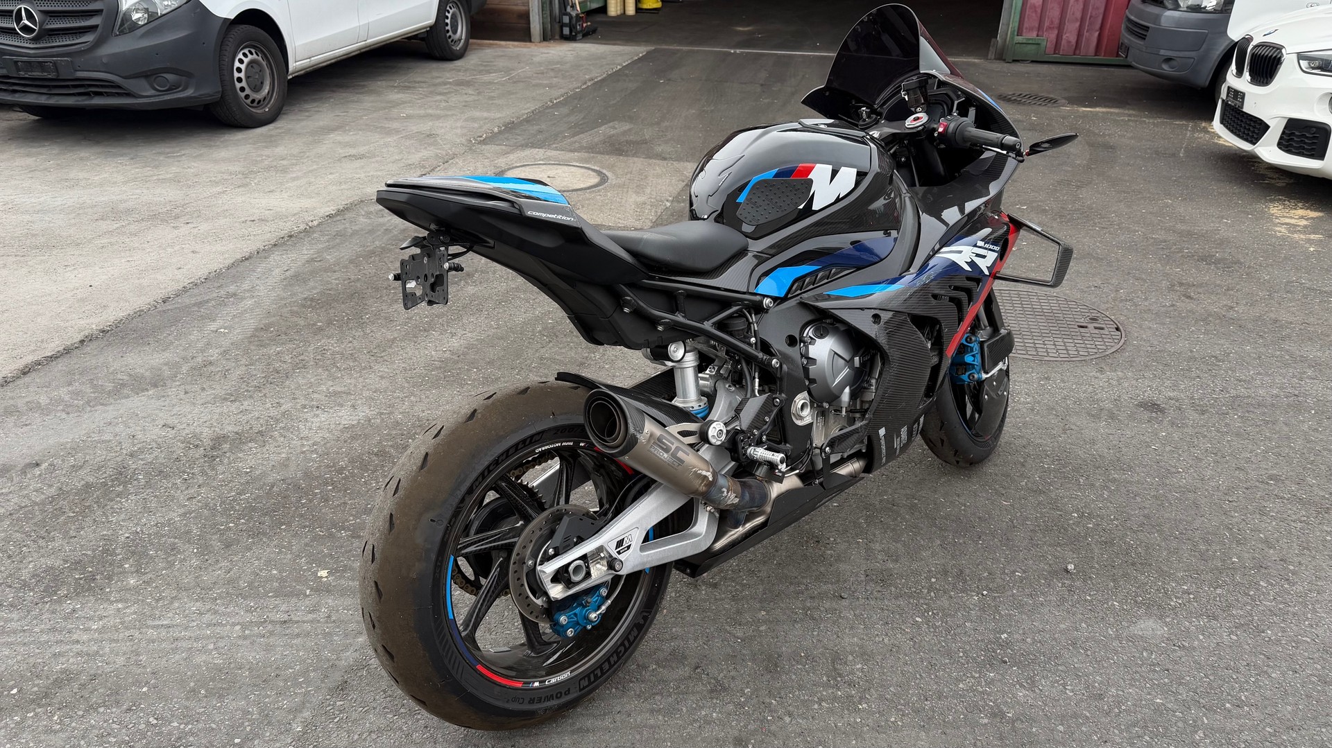 BMW M 1000 RR-image-2