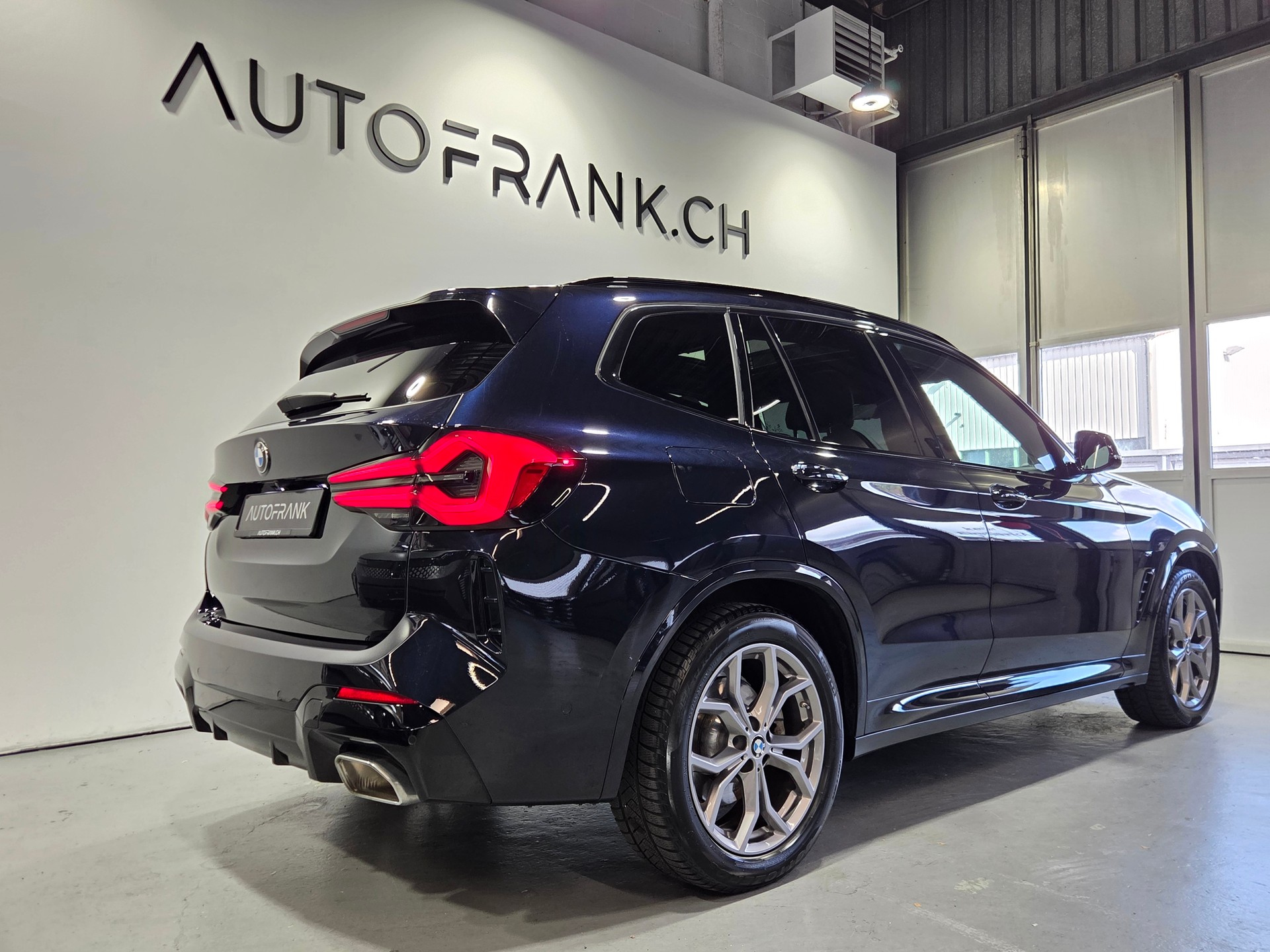 BMW X3 20i xDrive M-Sport-showroom-element-2