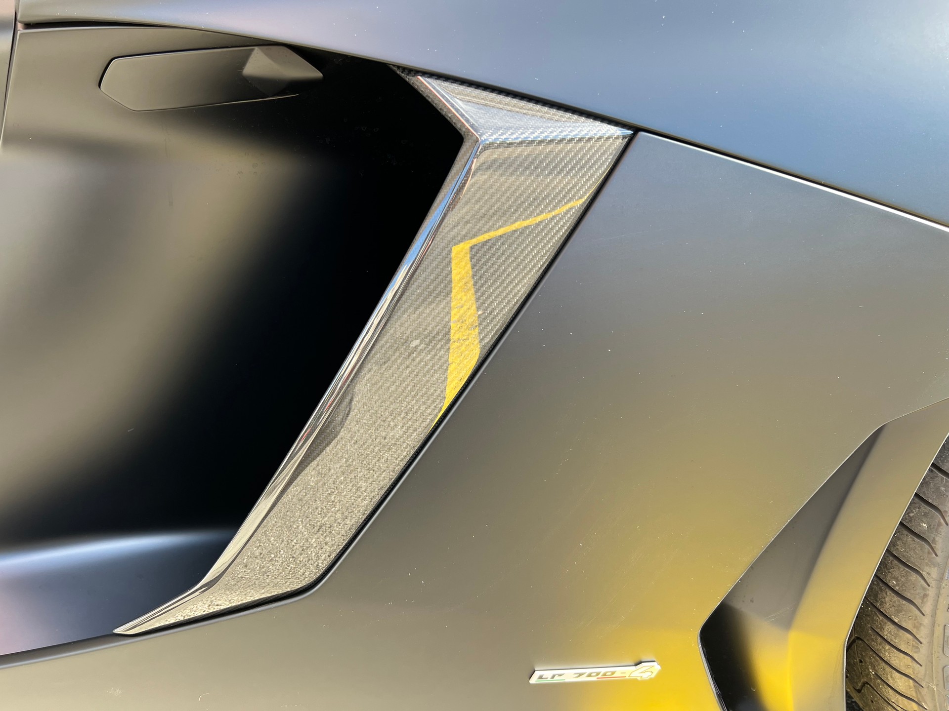 LAMBORGHINI Aventador LP700-4 Roadster E-Gear-image-11