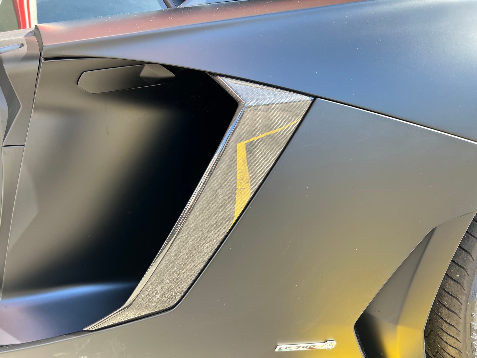 LAMBORGHINI Aventador LP700-4 Roadster E-Gear-image-17