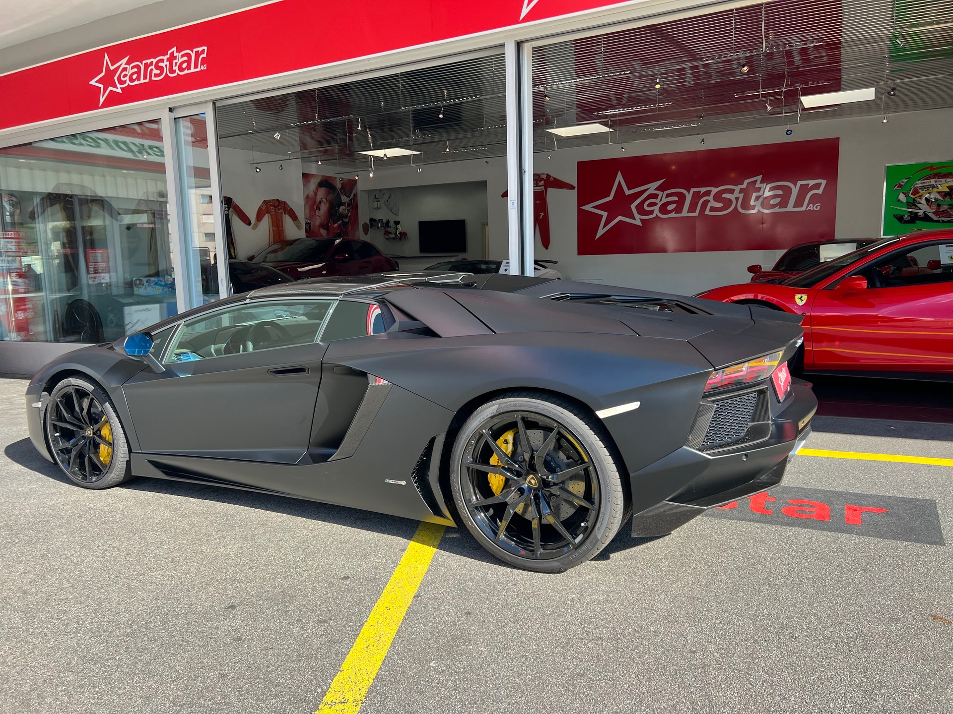 LAMBORGHINI Aventador LP700-4 Roadster E-Gear-showroom-element-2